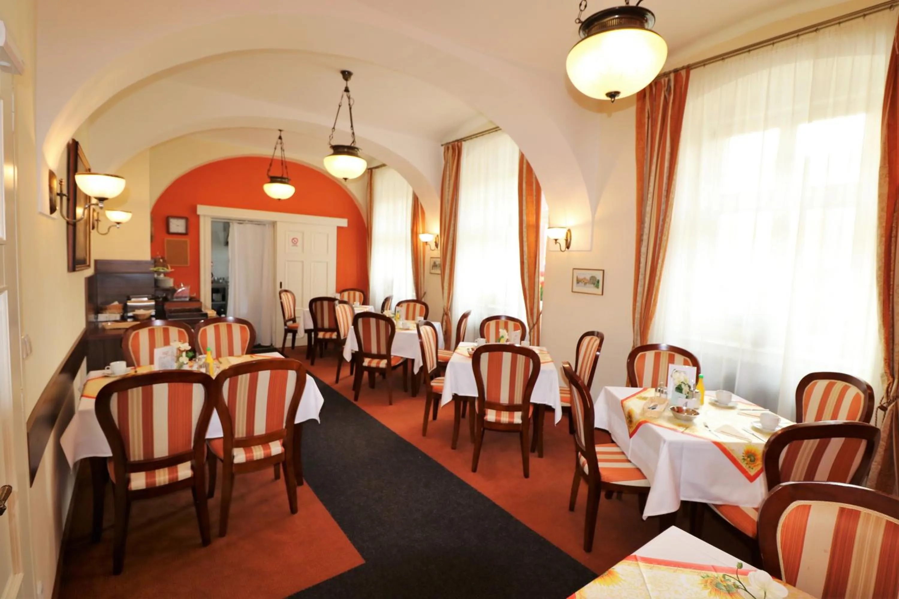 Restaurant/places to eat in LD PALACE Spa & Kur