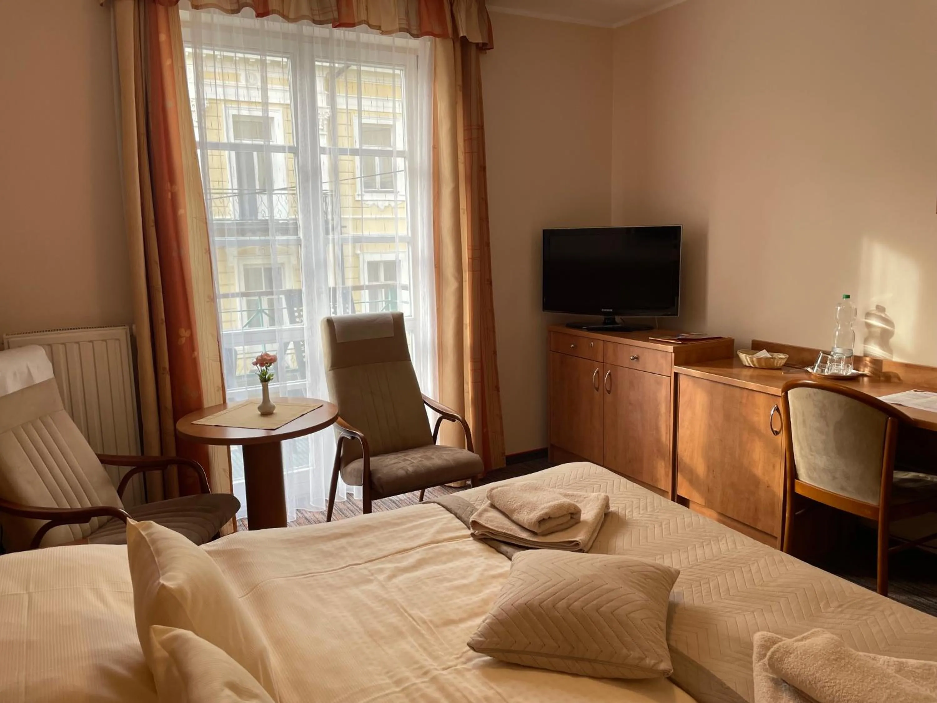 Living room, Bed in LD PALACE Spa & Kur