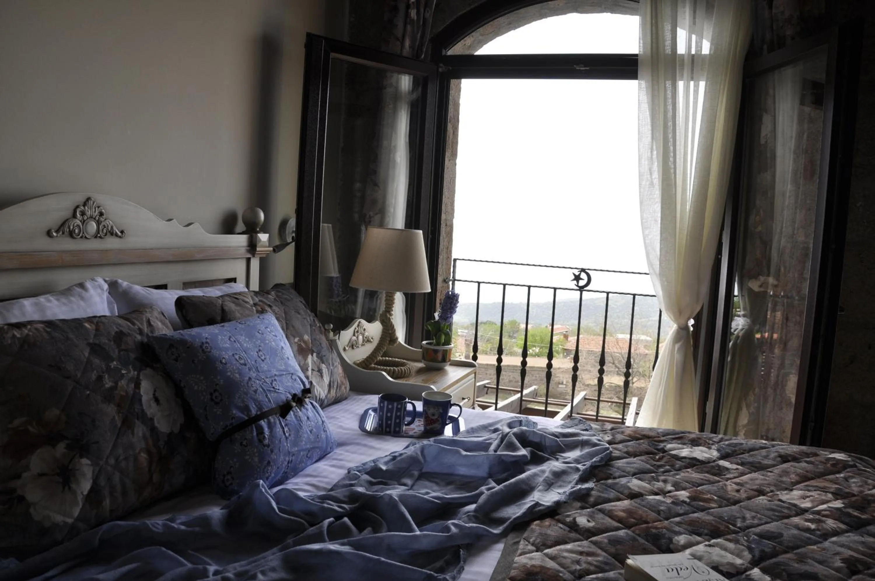 Bed in Assos Sunaba Kasri Hotel