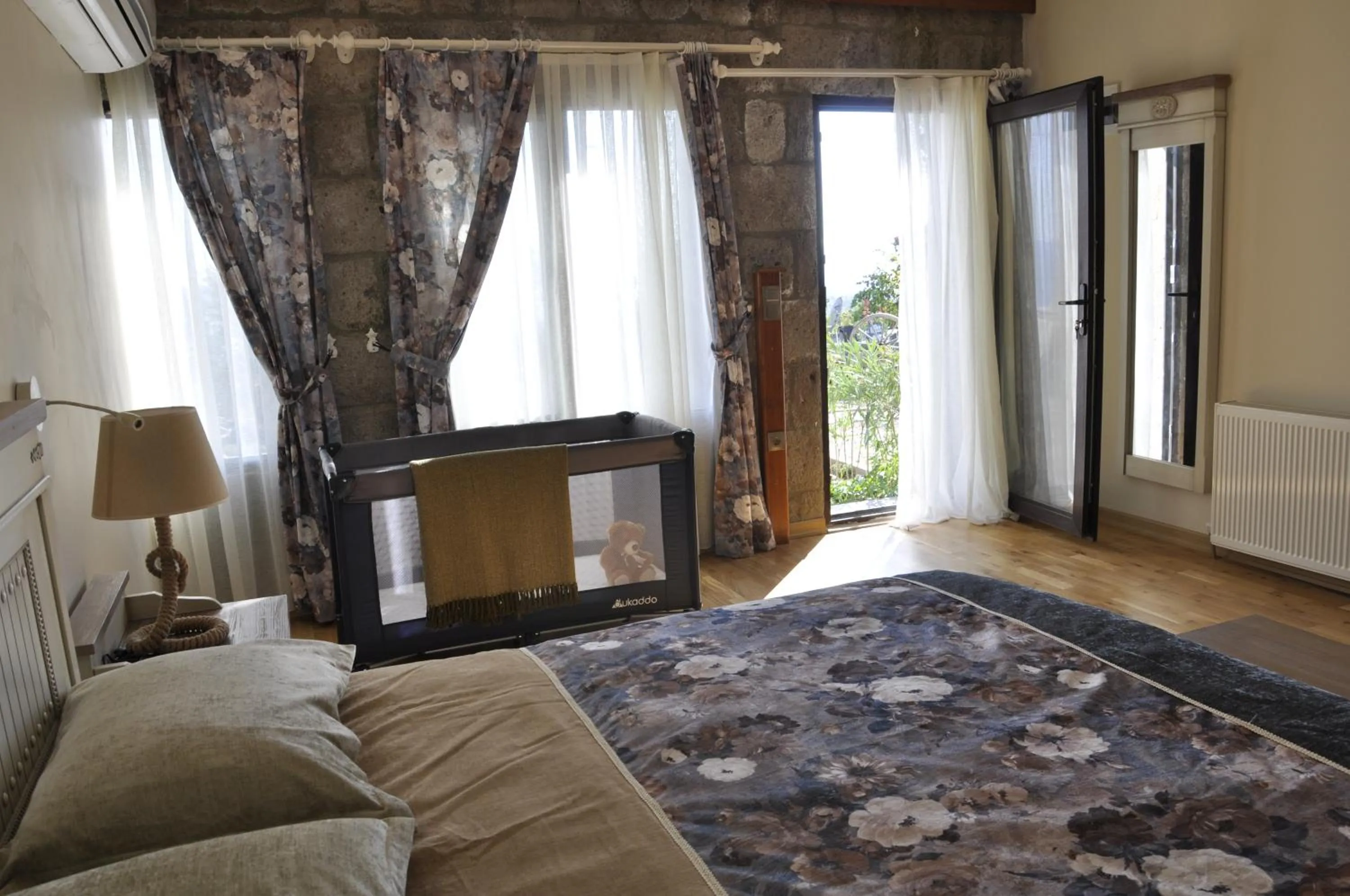 Bed in Assos Sunaba Kasri Hotel