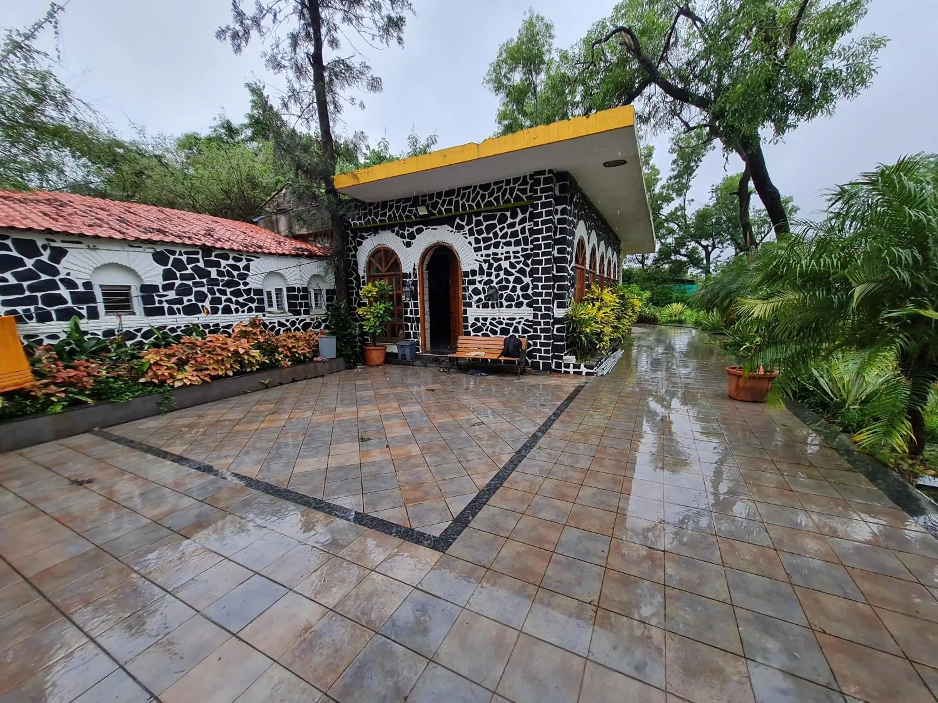 Luxurious Vintage Villa Luxurious Vintage Villa