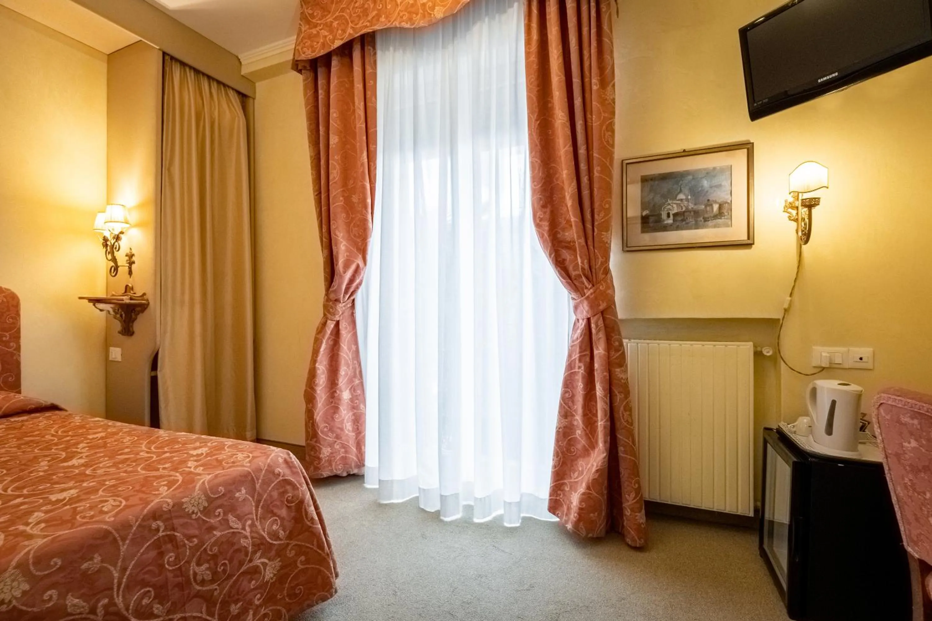 Photo of the whole room, Bed in Hotel Rigel