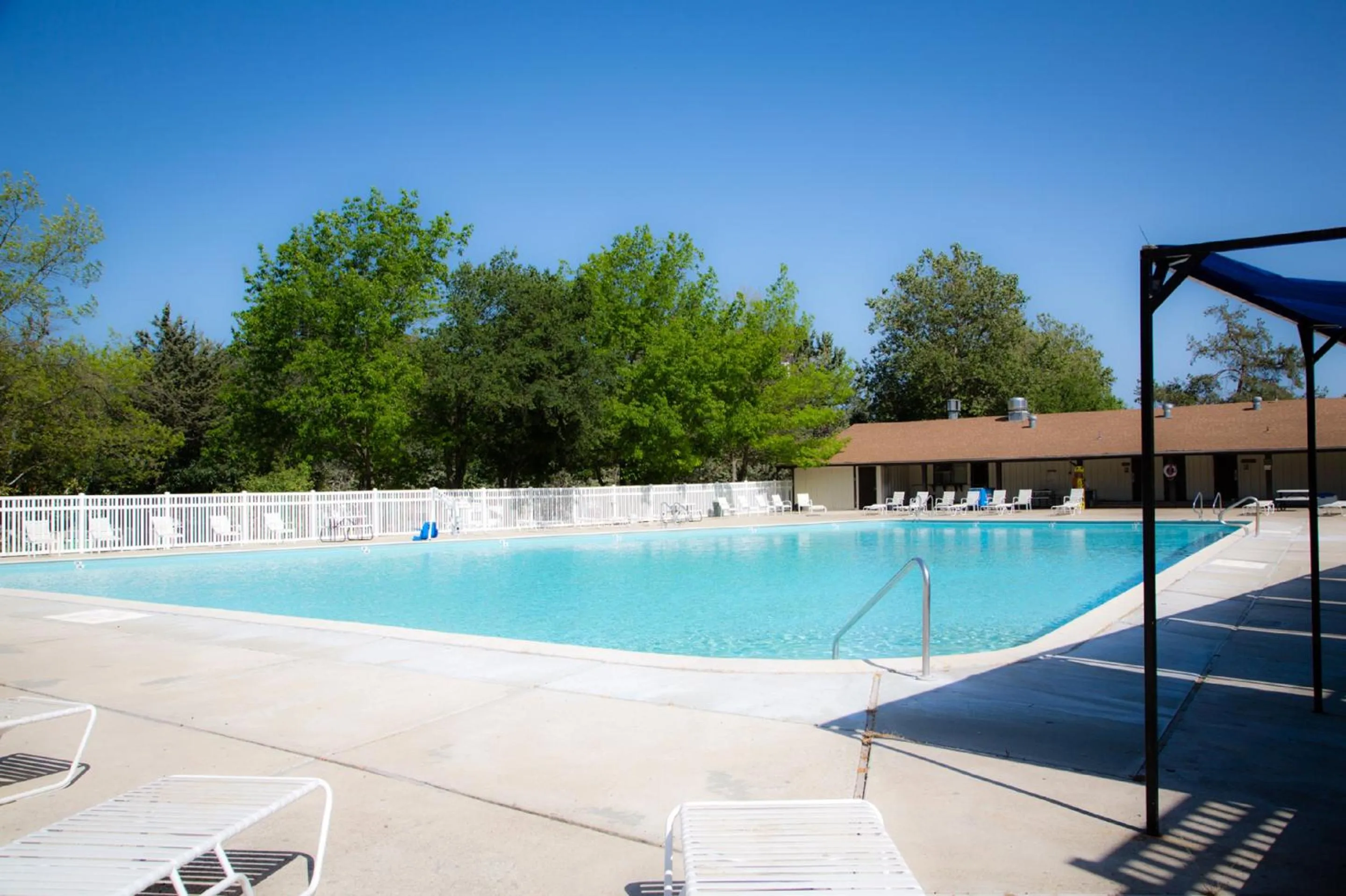 Swimming pool in Morgan Hill Camping Resort Cabin 1