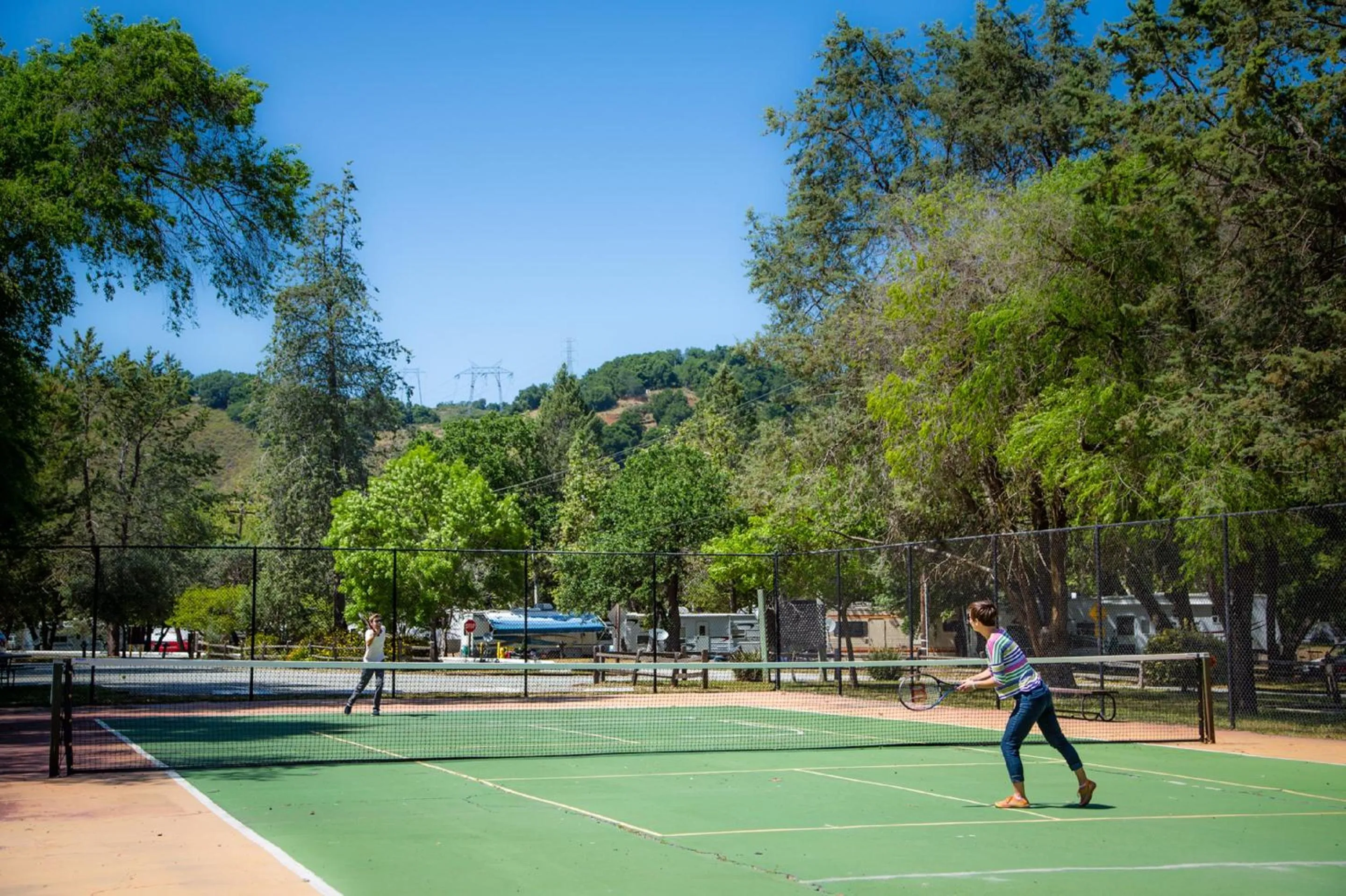 Tennis court in Morgan Hill Camping Resort Cabin 2