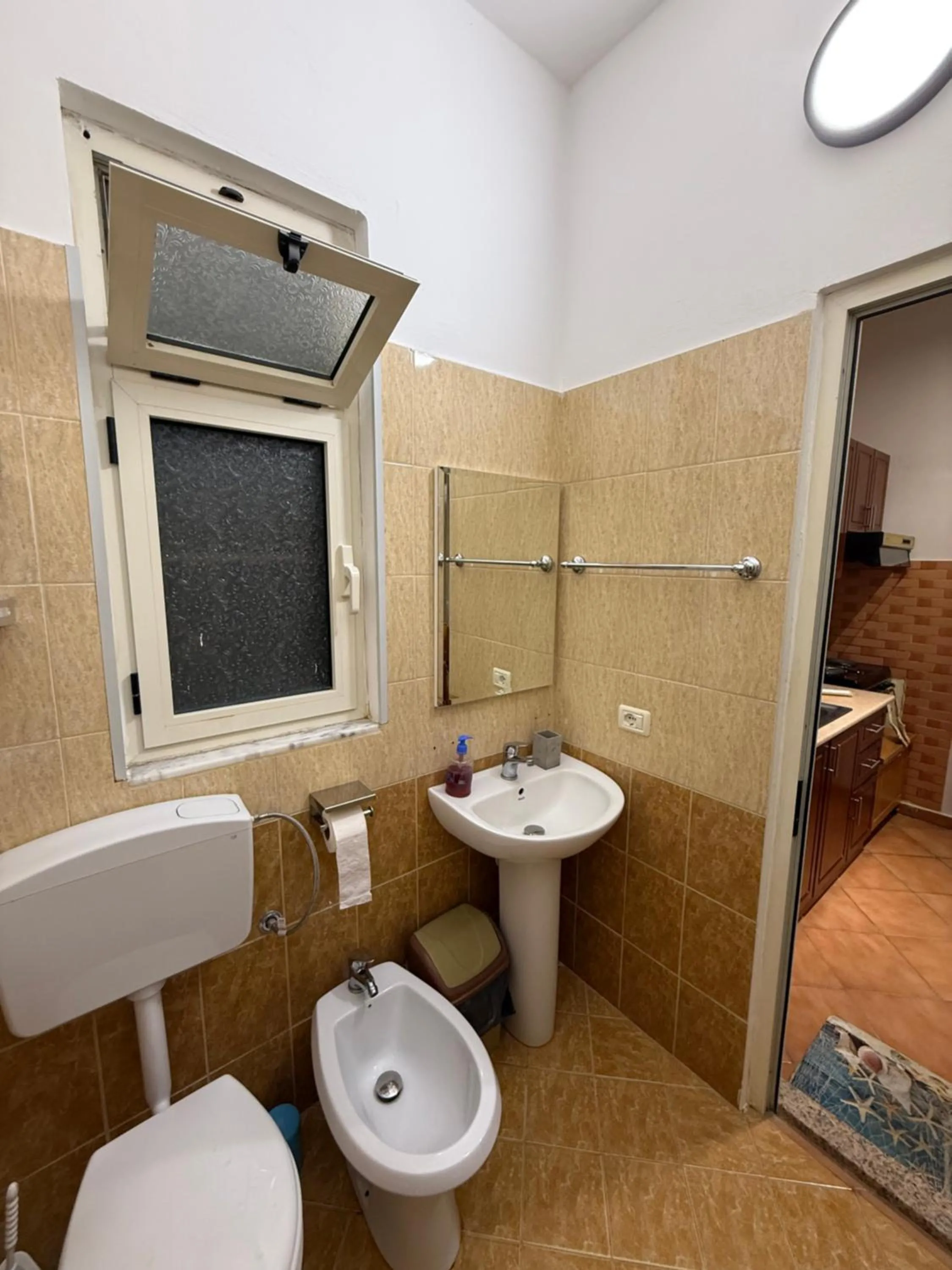 Toilet in Guroal Holiday House