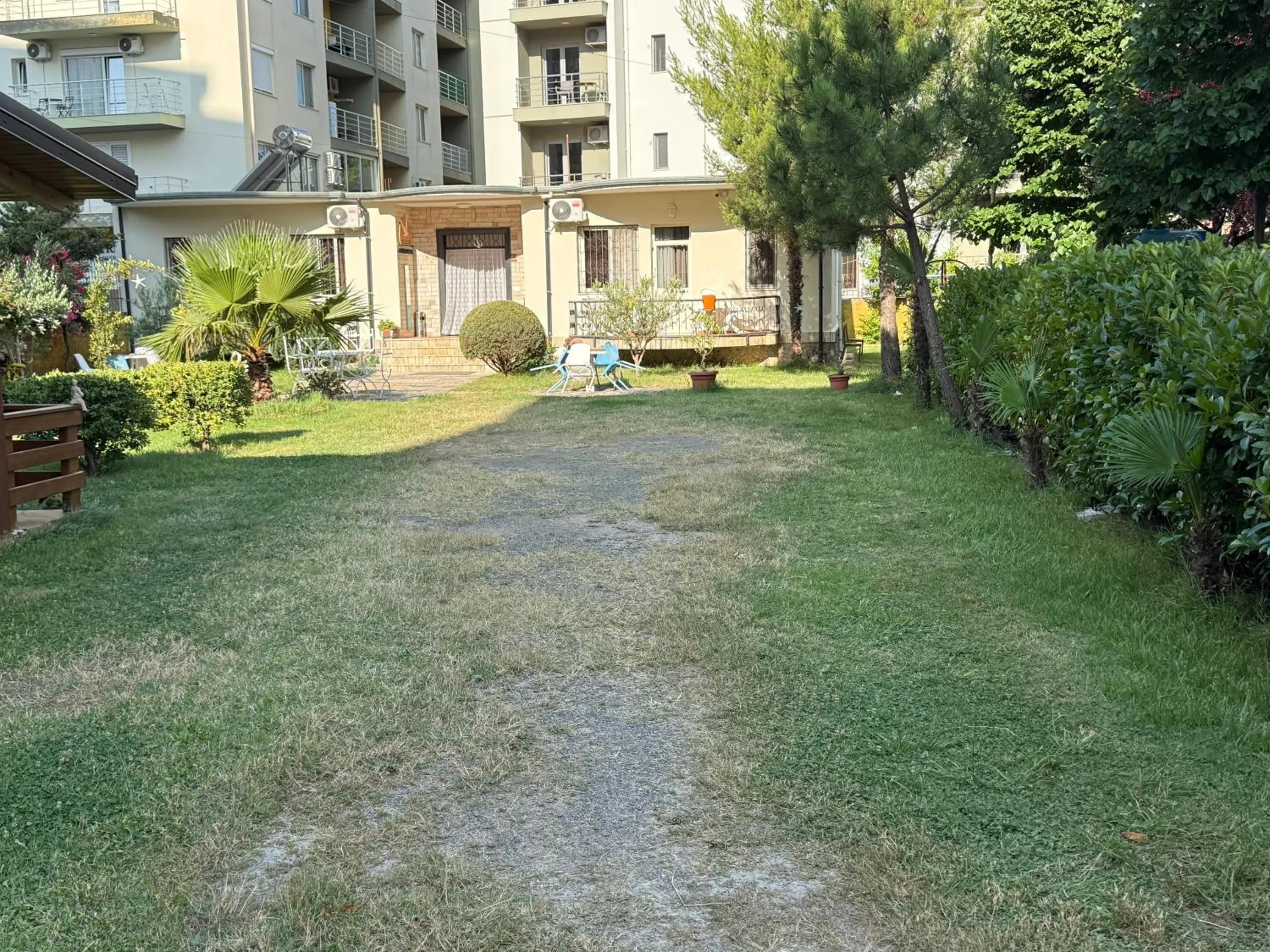 Garden view in Guroal Holiday House