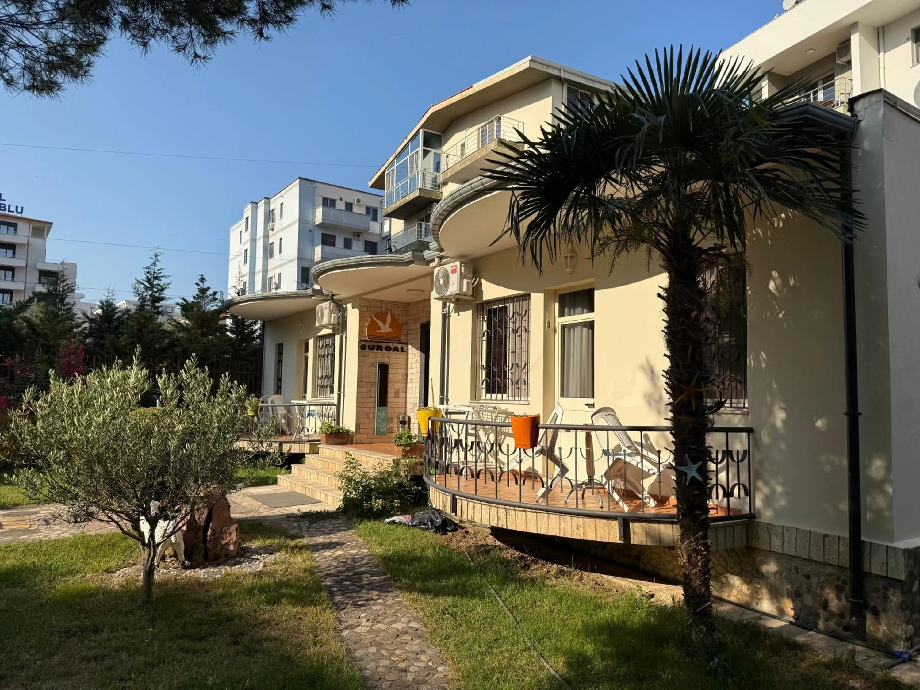 Garden view in Guroal Holiday House