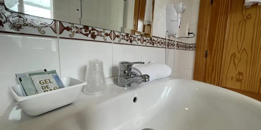 Bathroom in Quéntar Hotel Rural