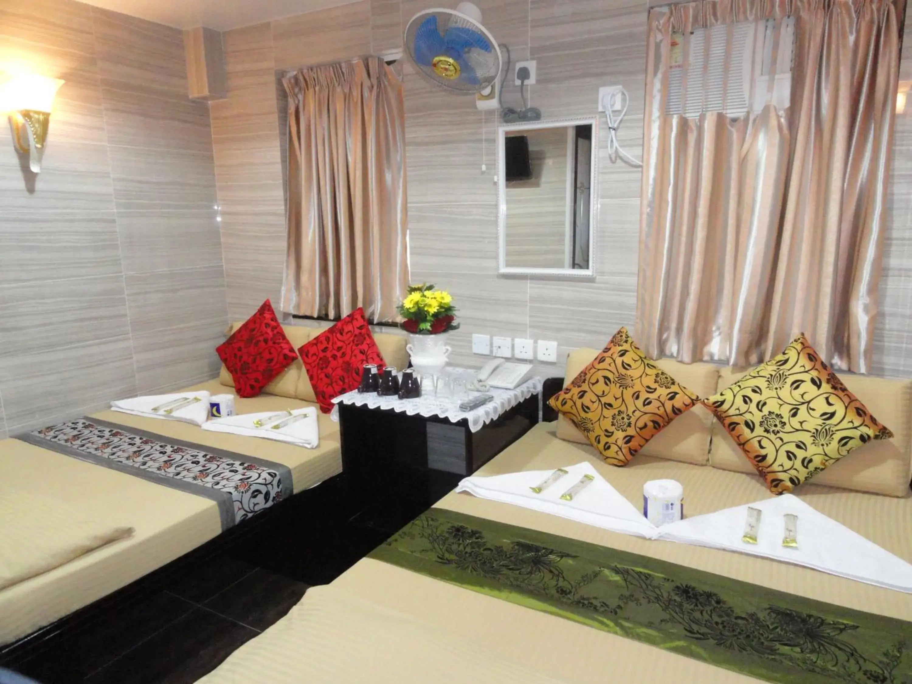 Standard Triple Room in City HK Guest House 24 HOUR RECEPTION Block D & E 10TH FLOOR Standard Triple Room in City HK Guest House 24 HOUR RECEPTION Block D & E 10TH FLOOR