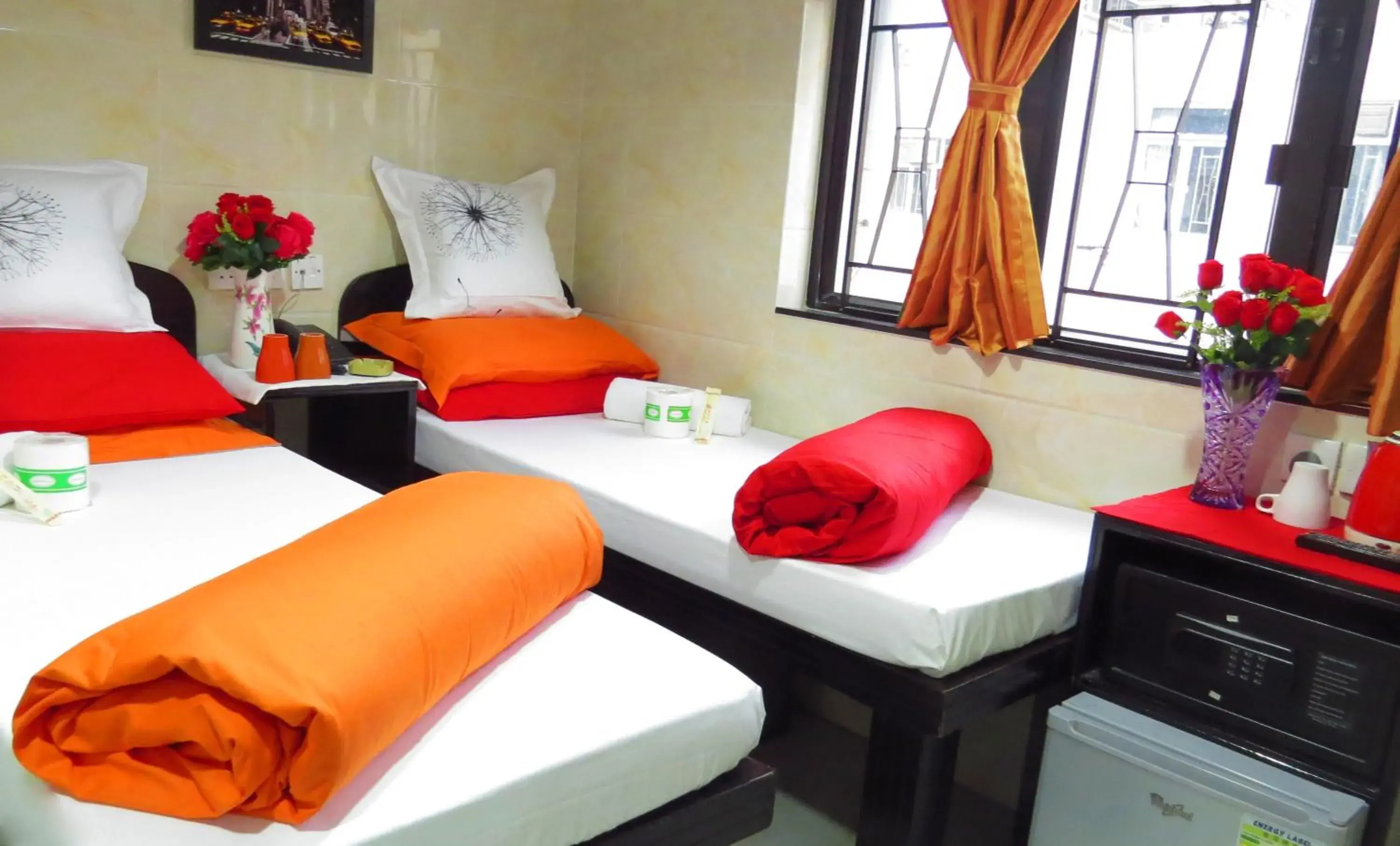 Twin Room with Bathroom in City HK Guest House 24 HOUR RECEPTION Block D & E 10TH FLOOR Twin Room with Bathroom in City HK Guest House 24 HOUR RECEPTION Block D & E 10TH FLOOR