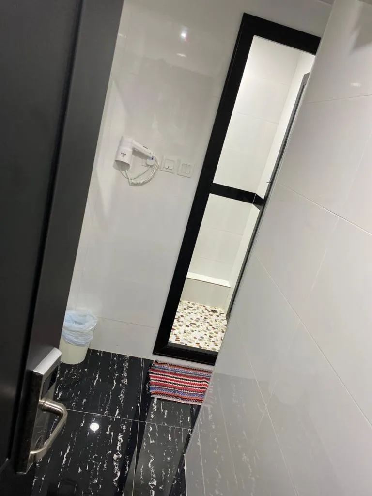 City HK Guest House 24 HOUR RECEPTION Block D & E 10TH FLOOR