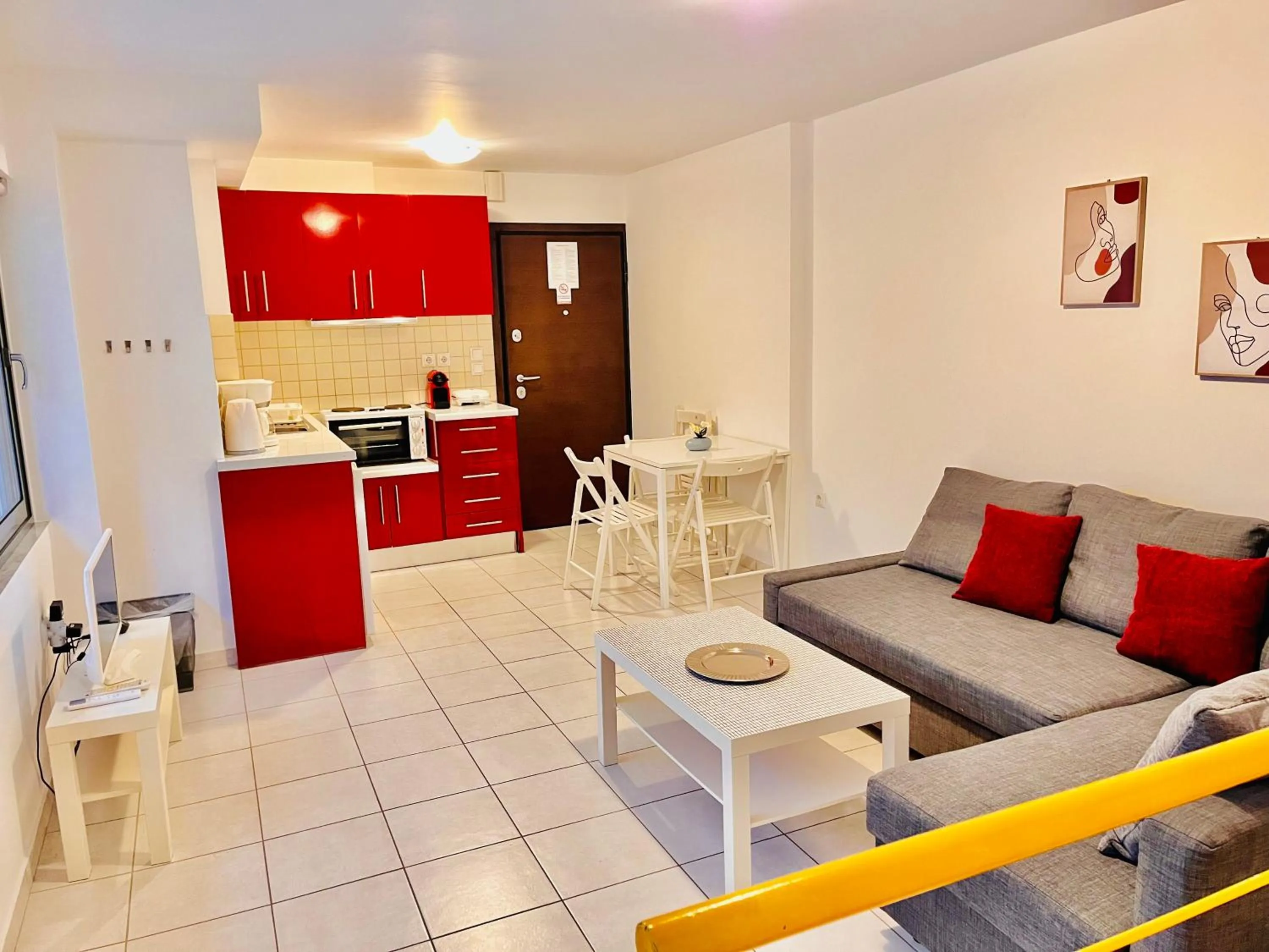 Kitchen or kitchenette in Elvita Apartments