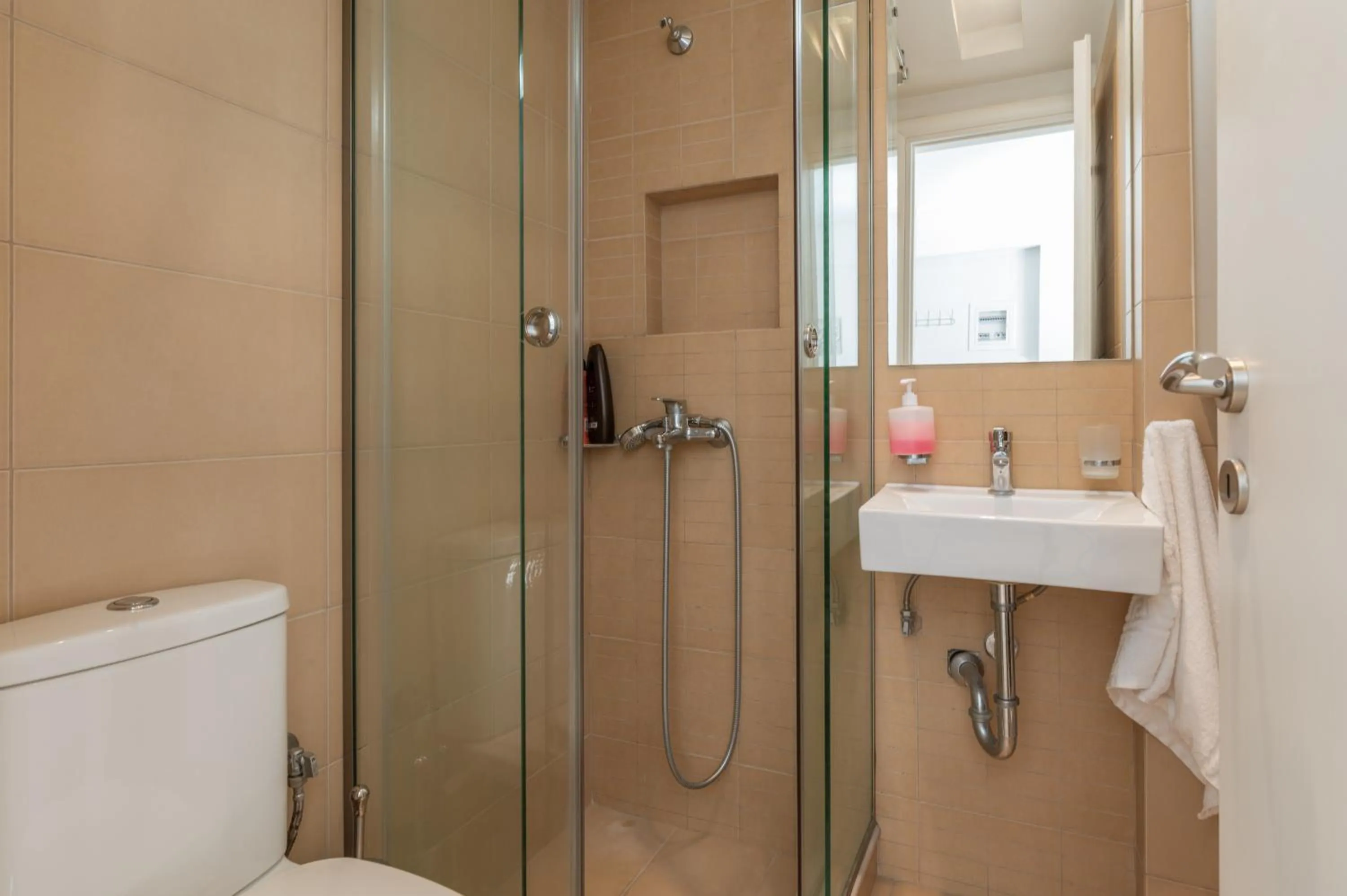 Shower in Elvita Apartments