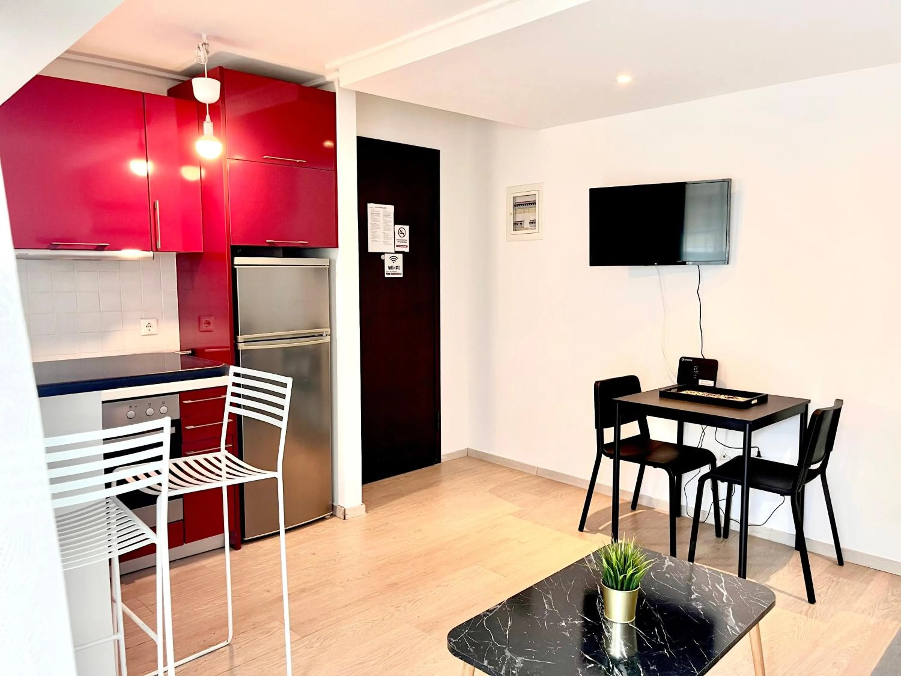 Kitchen or kitchenette in Elvita Apartments