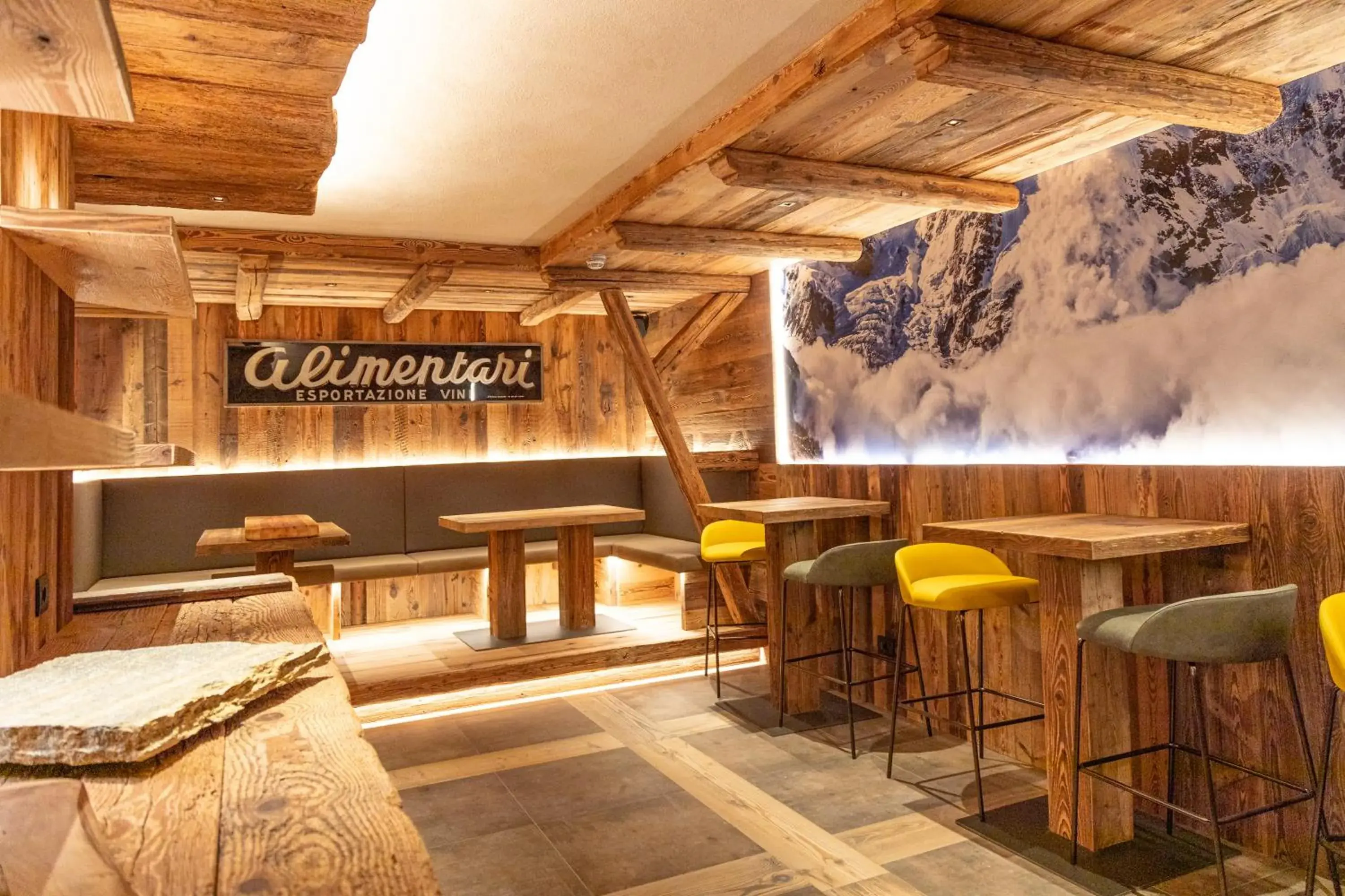 Lounge or bar in Avalanche - Alpine Boutique Hotel Lounge or bar in Avalanche - Alpine Boutique Hotel