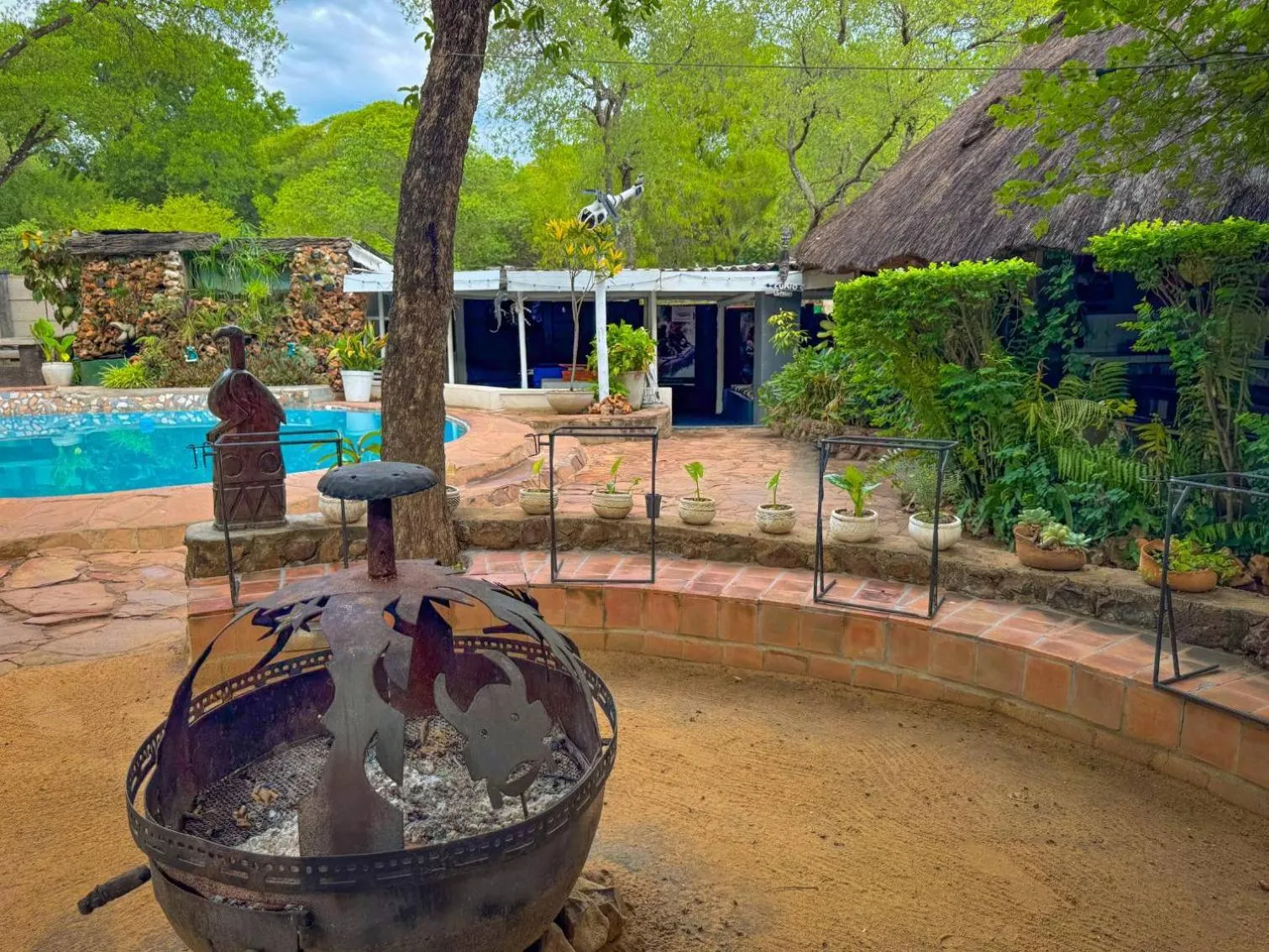 BBQ facilities in Victoria Falls Backpackers Lodge