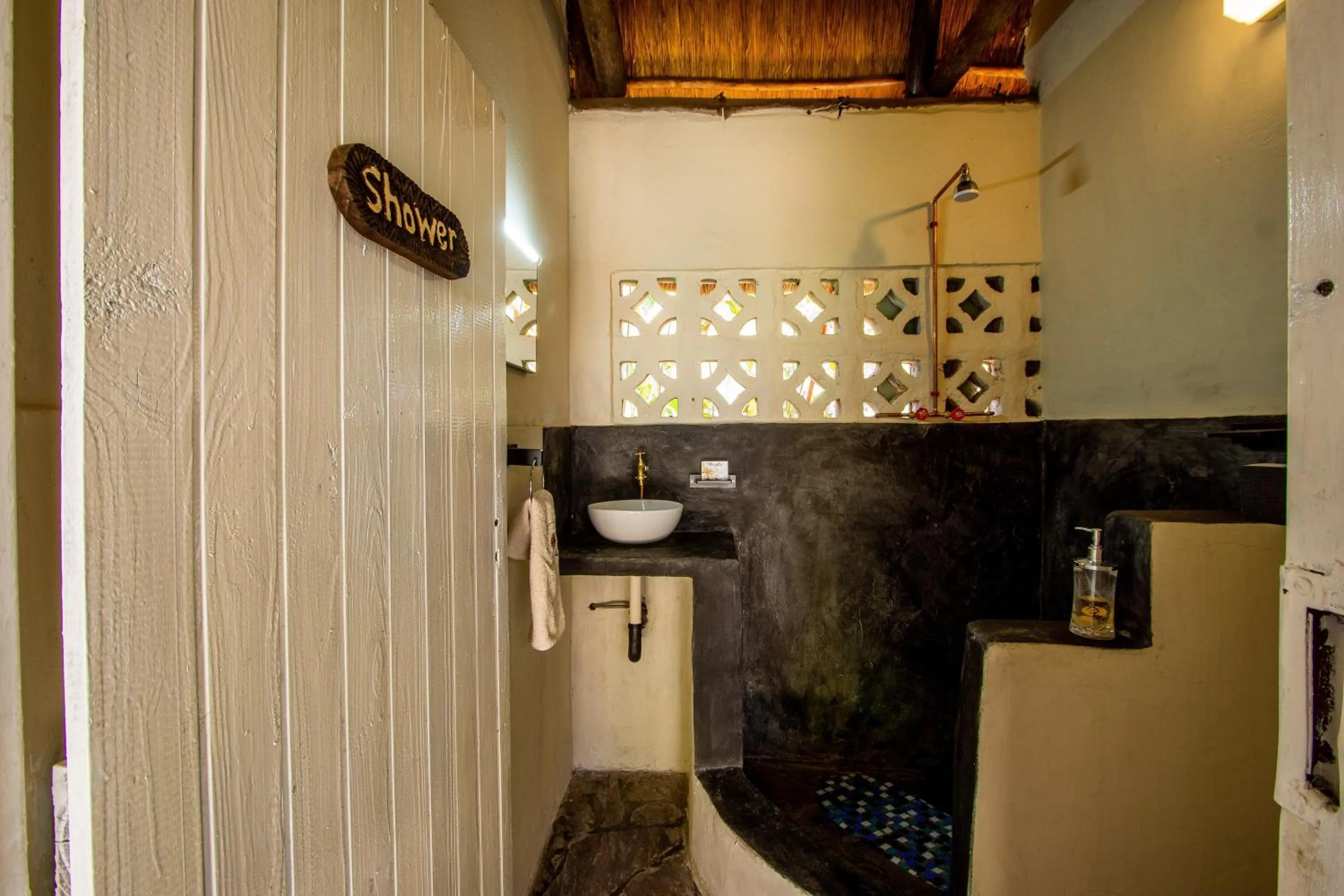 Bathroom in Victoria Falls Backpackers Lodge