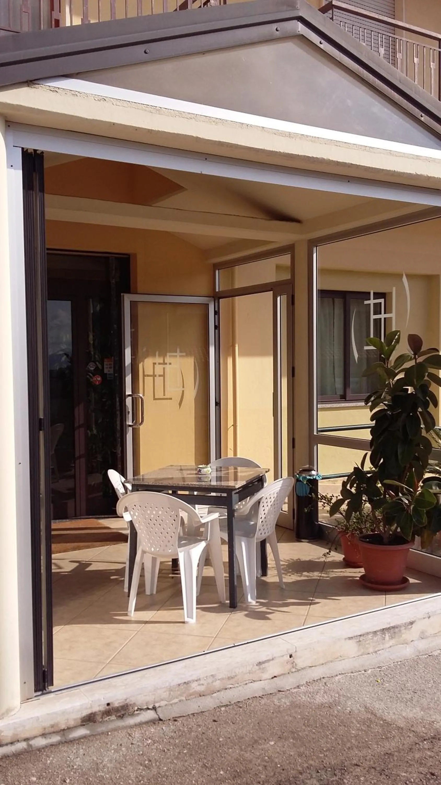 Facade/entrance in Hotel Caimo Bed-Breakfast