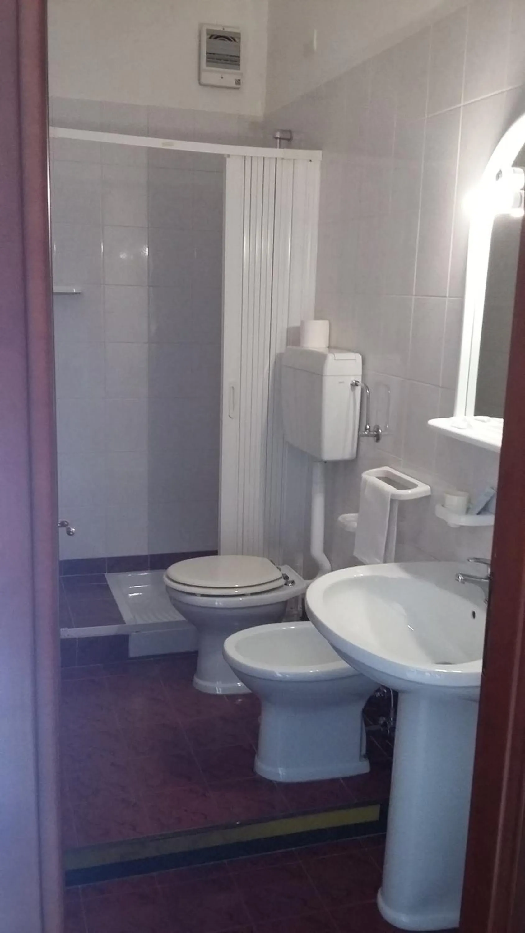 Bathroom in Hotel Caimo Bed-Breakfast