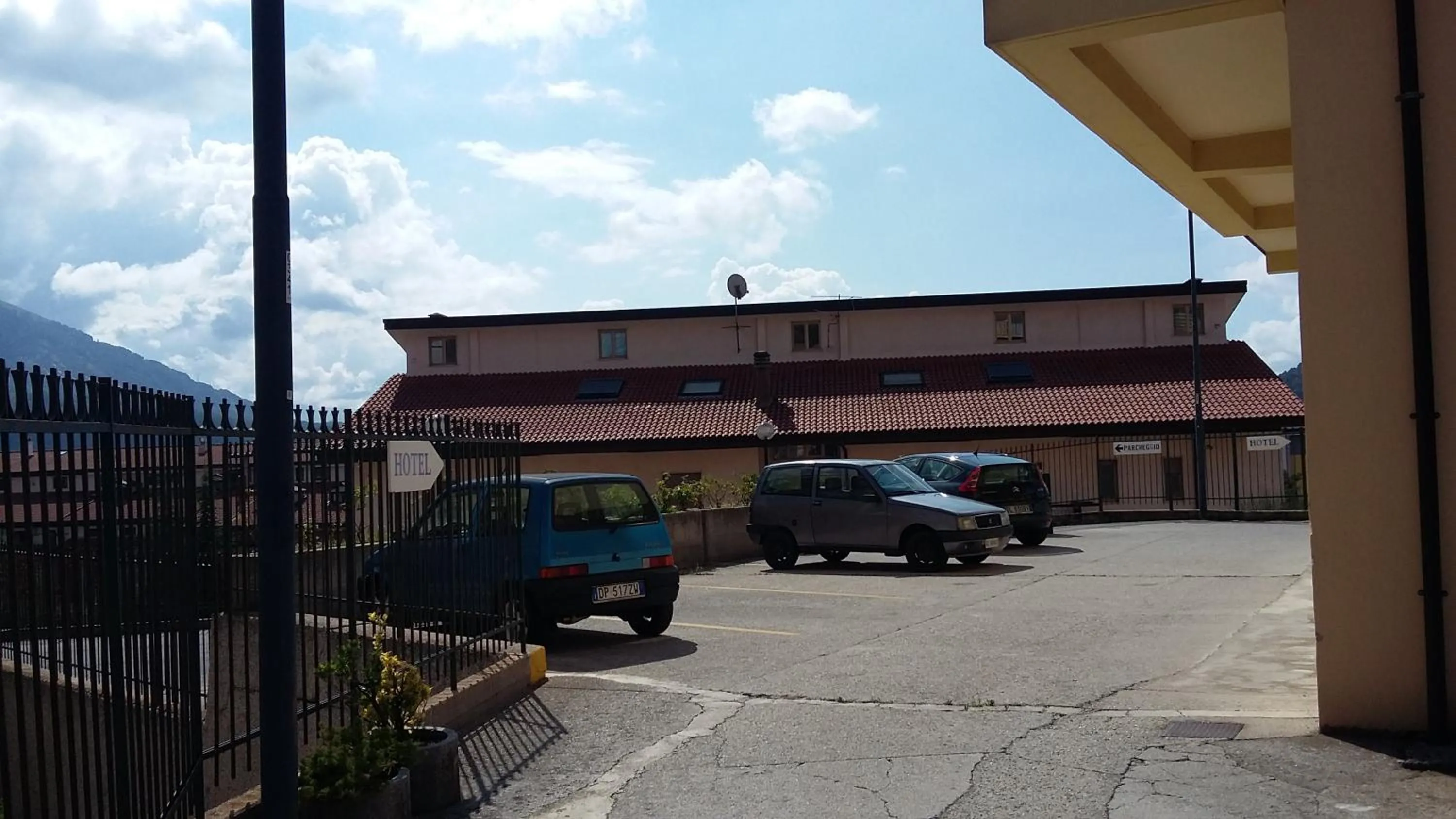 Property building in Hotel Caimo Bed-Breakfast