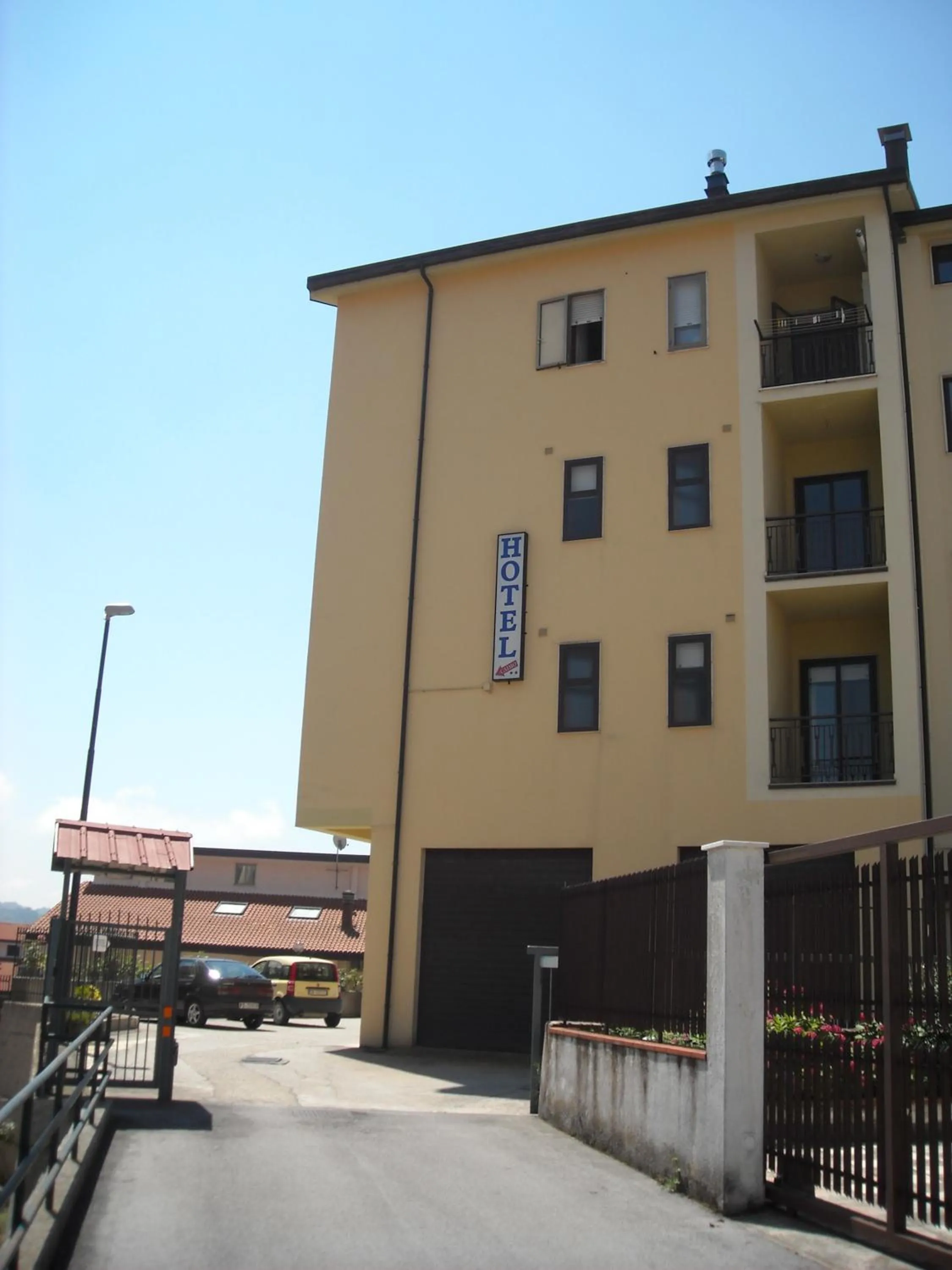 Property building in Hotel Caimo Bed-Breakfast