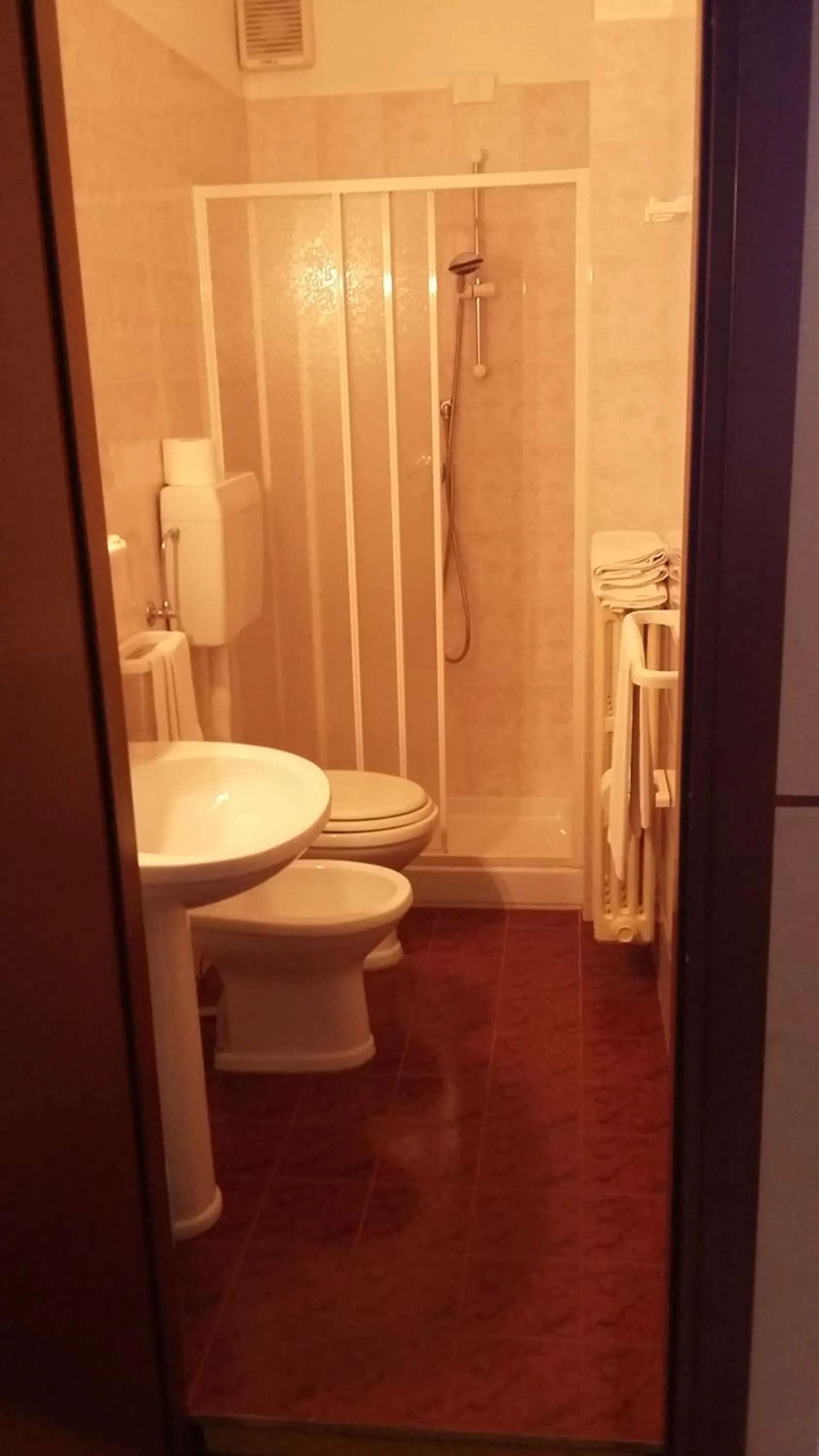 Bathroom in Hotel Caimo Bed-Breakfast