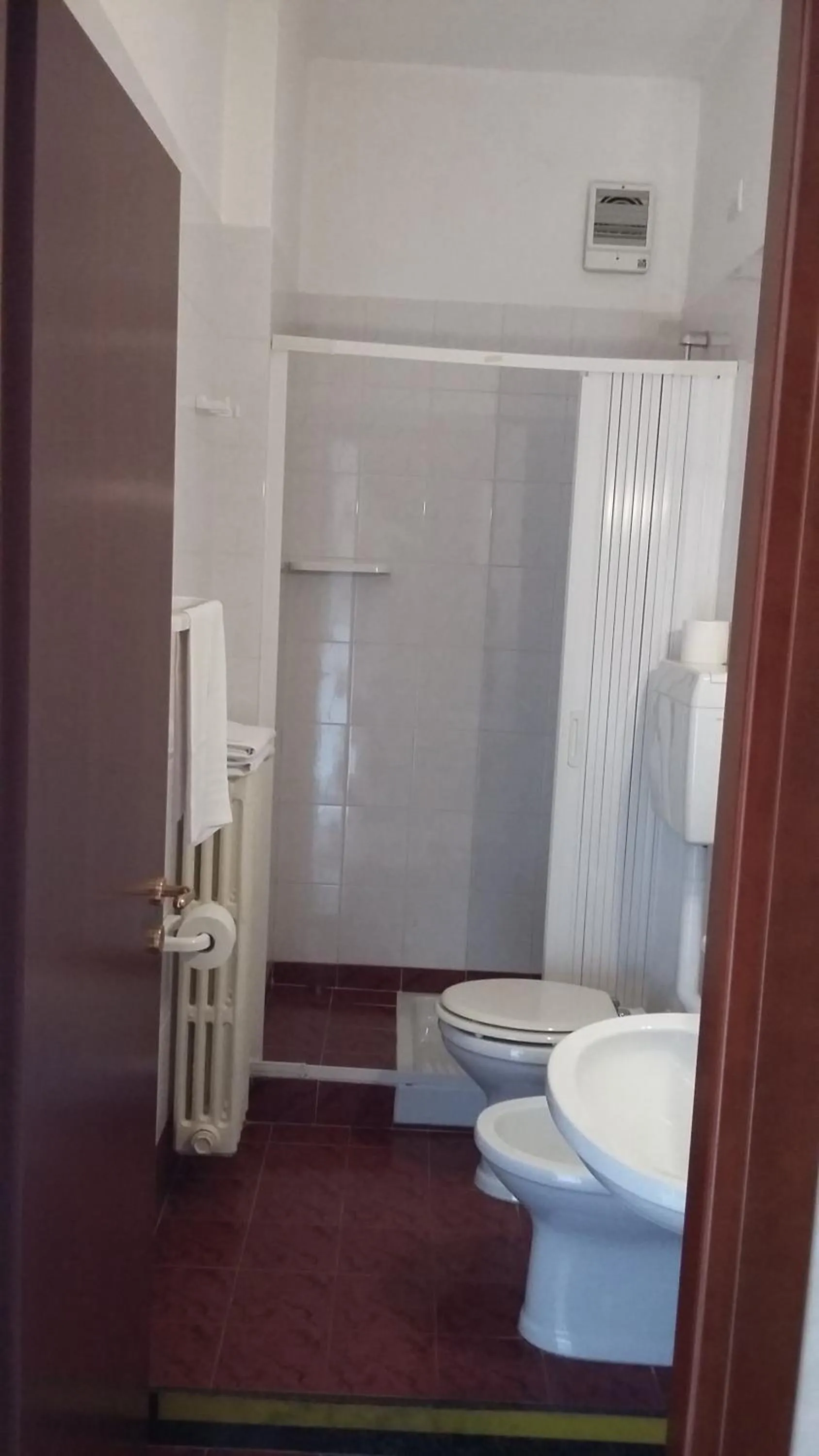 Bathroom in Hotel Caimo Bed-Breakfast