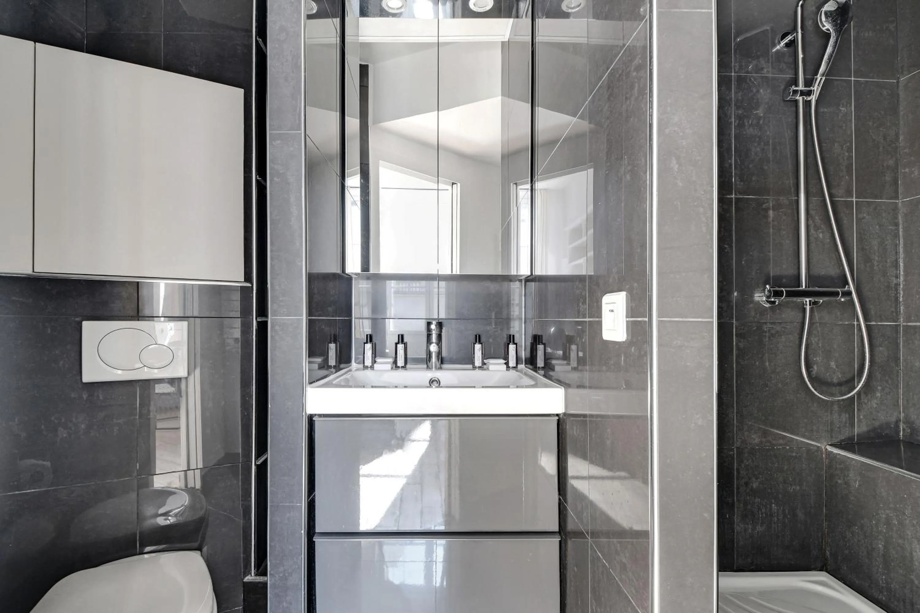 Bathroom in Residence central marais