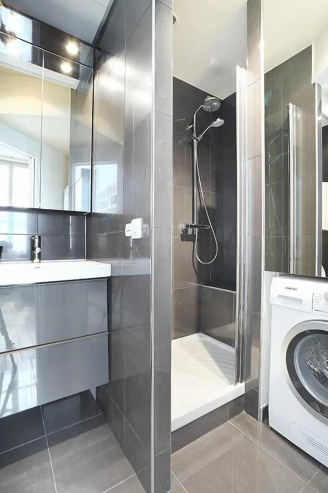 Bathroom in Residence central marais