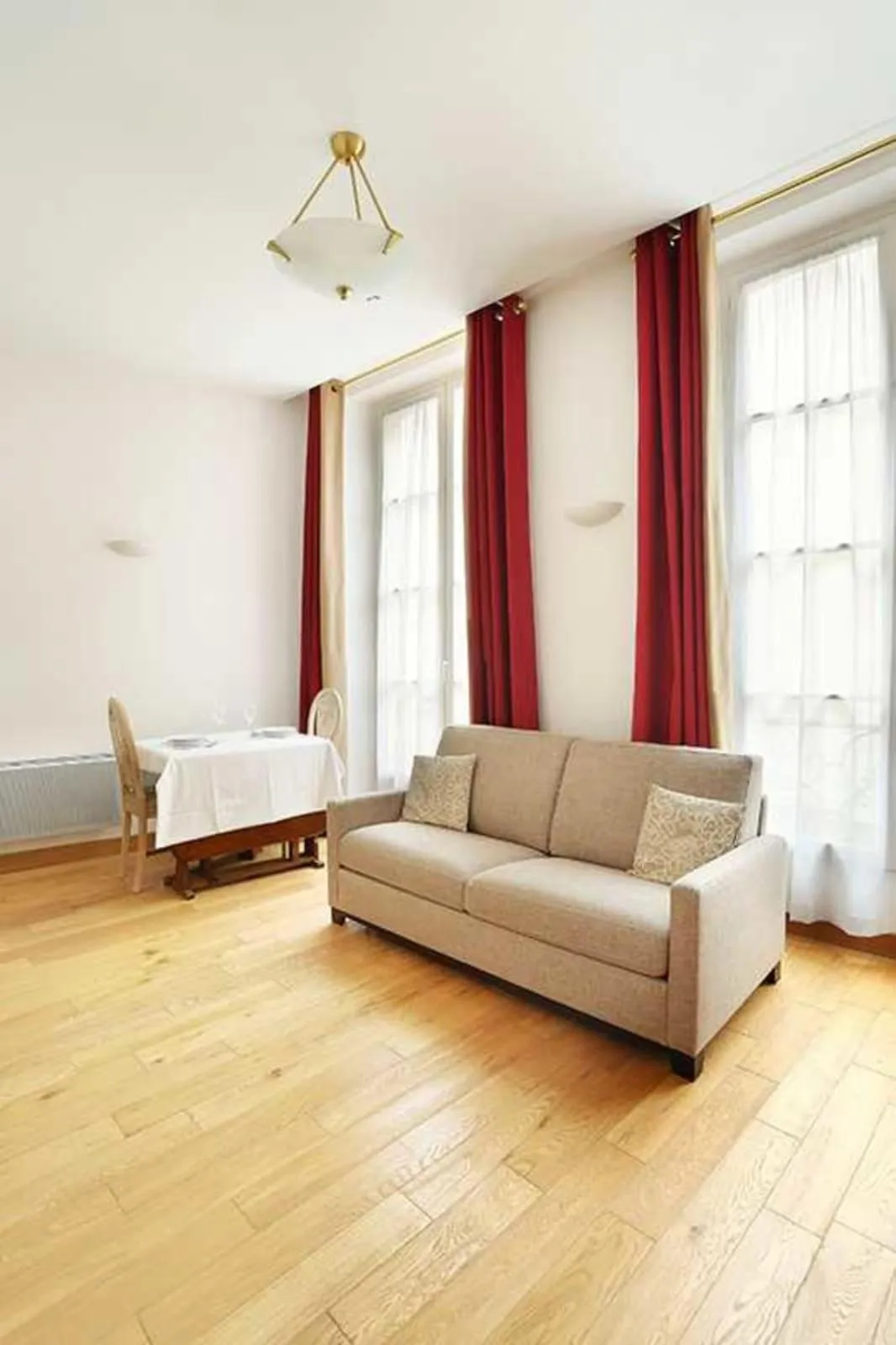 Living room in Residence central marais