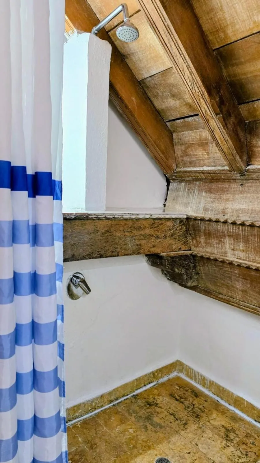 Shower in Hotel Casa la Tablada