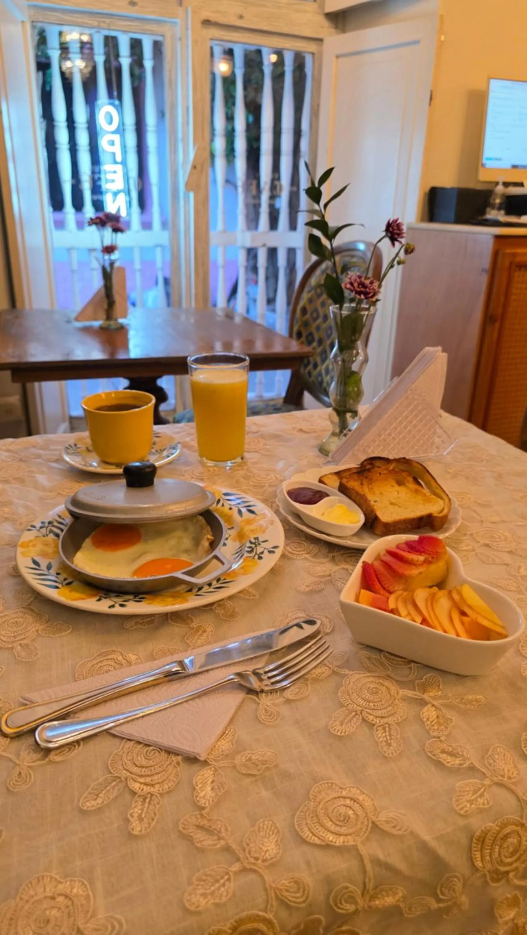 American breakfast in Hotel Casa la Tablada
