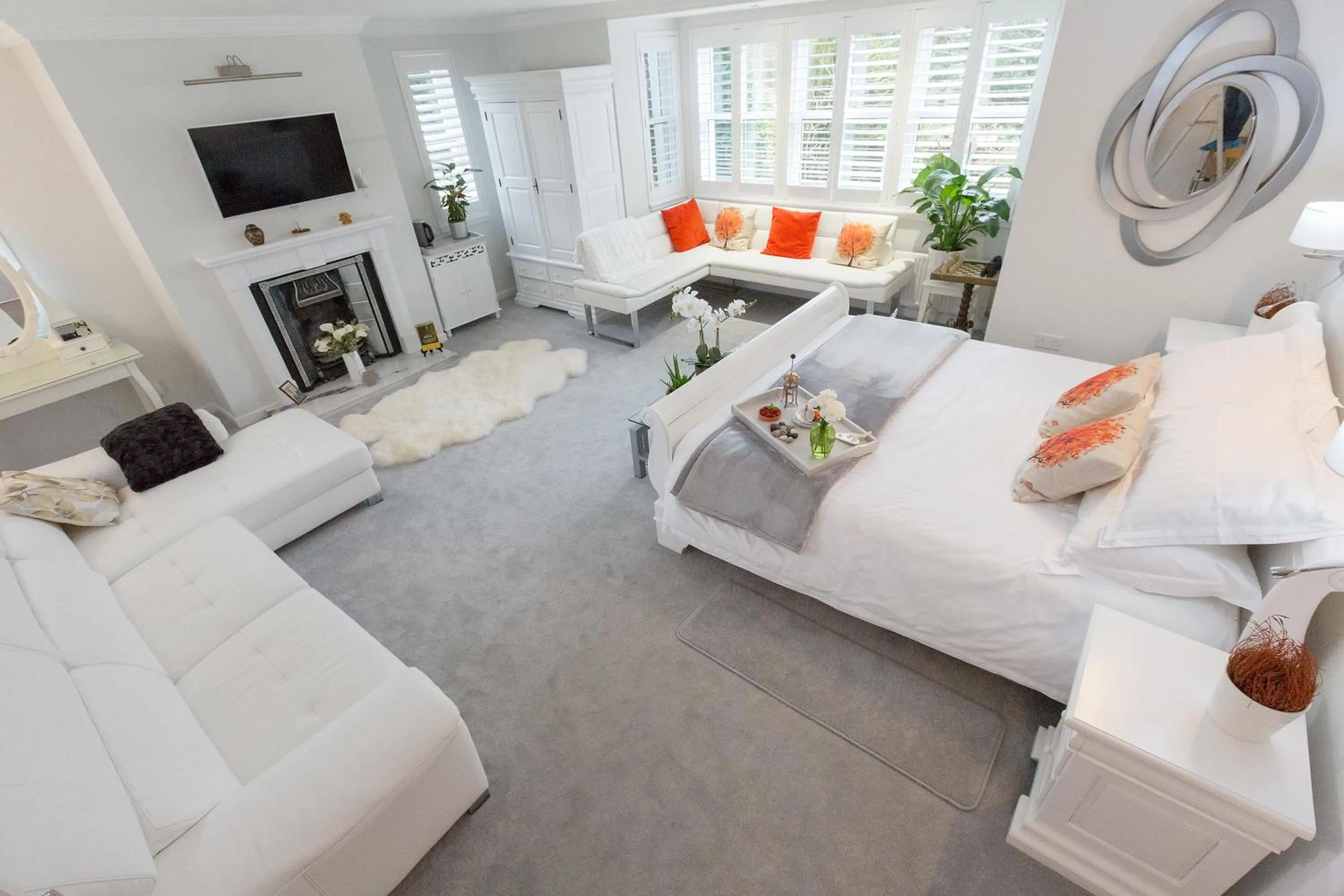 Photo of the whole room, Bed in JustB Edinburgh