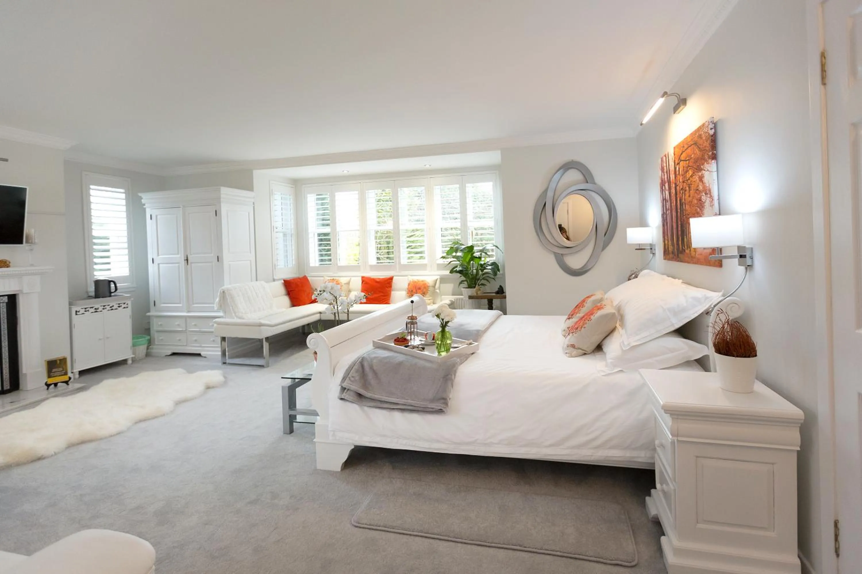 Photo of the whole room, Bed in JustB Edinburgh