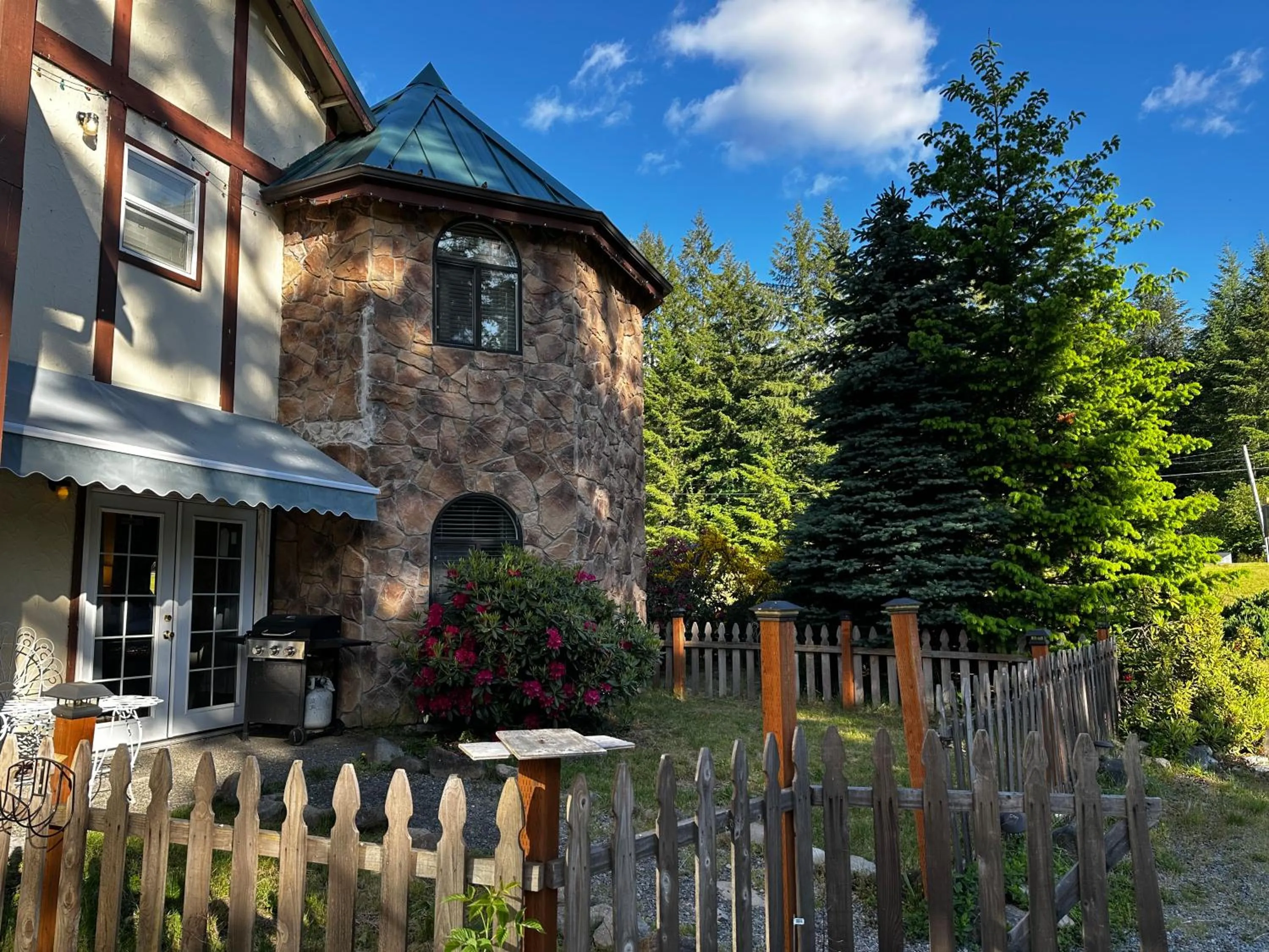 Patio in Packwood Lodge & Cabins