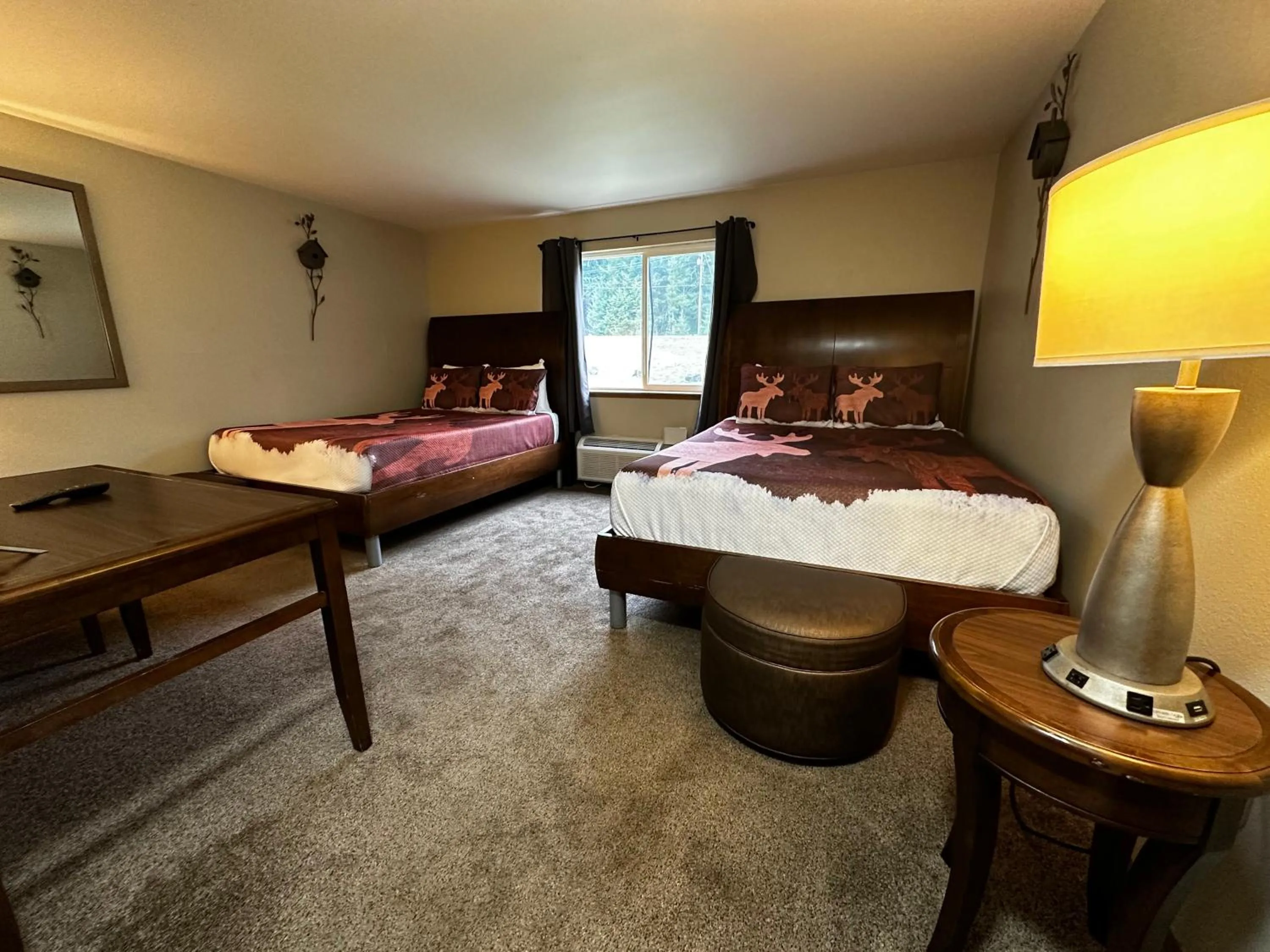 Bedroom, Bed in Packwood Lodge & Cabins