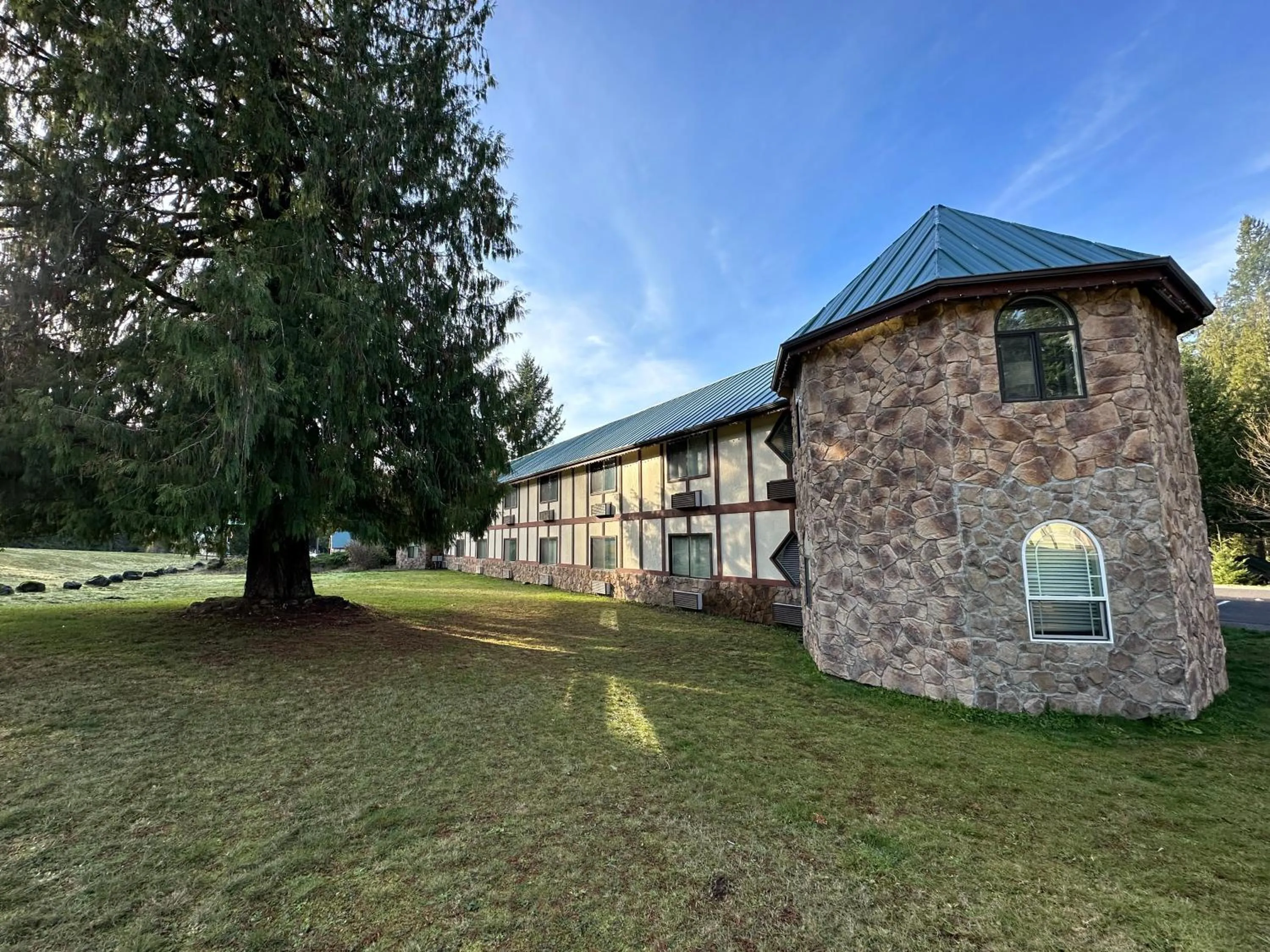 Property building in Packwood Lodge & Cabins