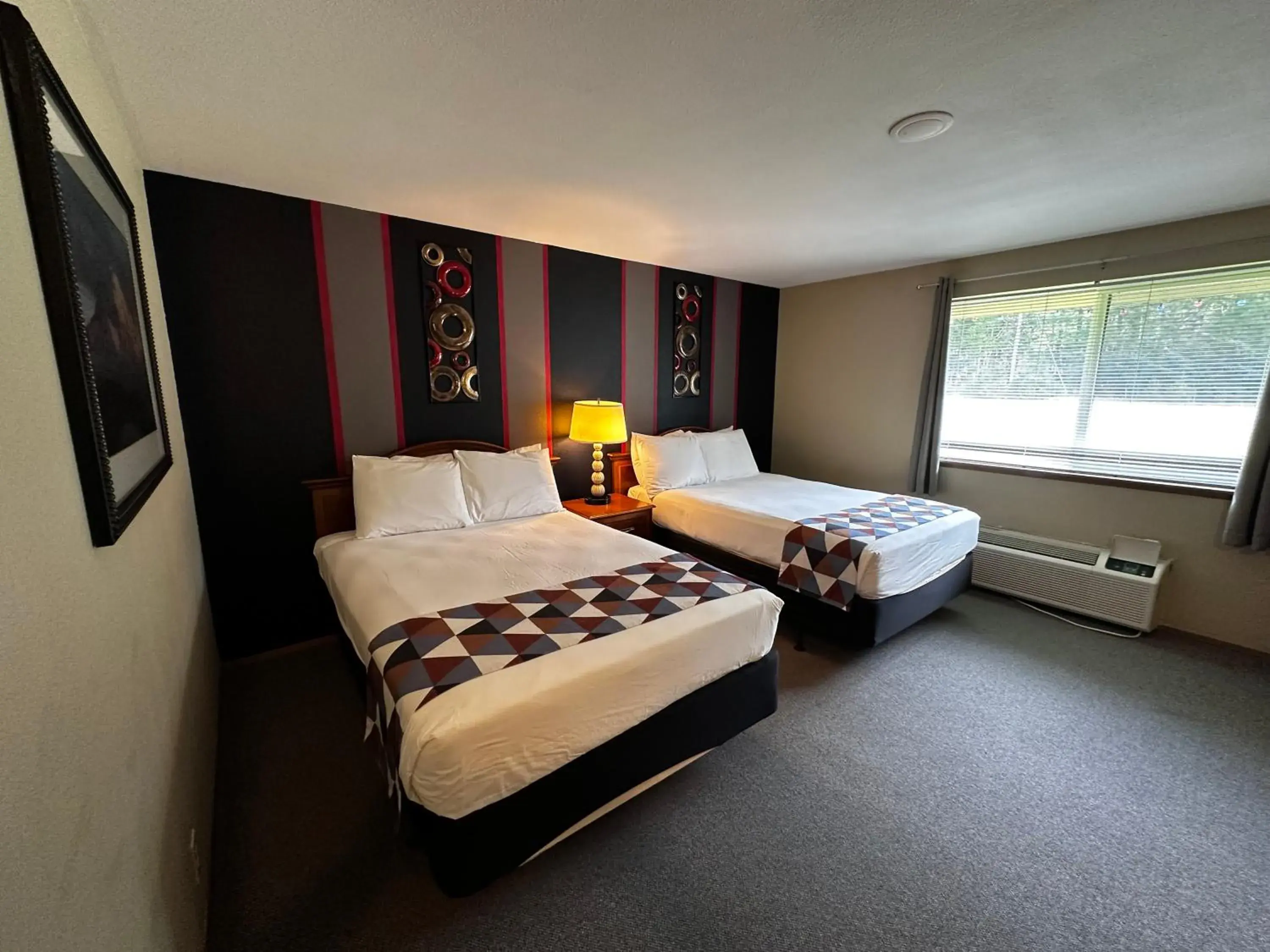 2 Double Beds in Packwood Lodge & Cabins 2 Double Beds in Packwood Lodge & Cabins