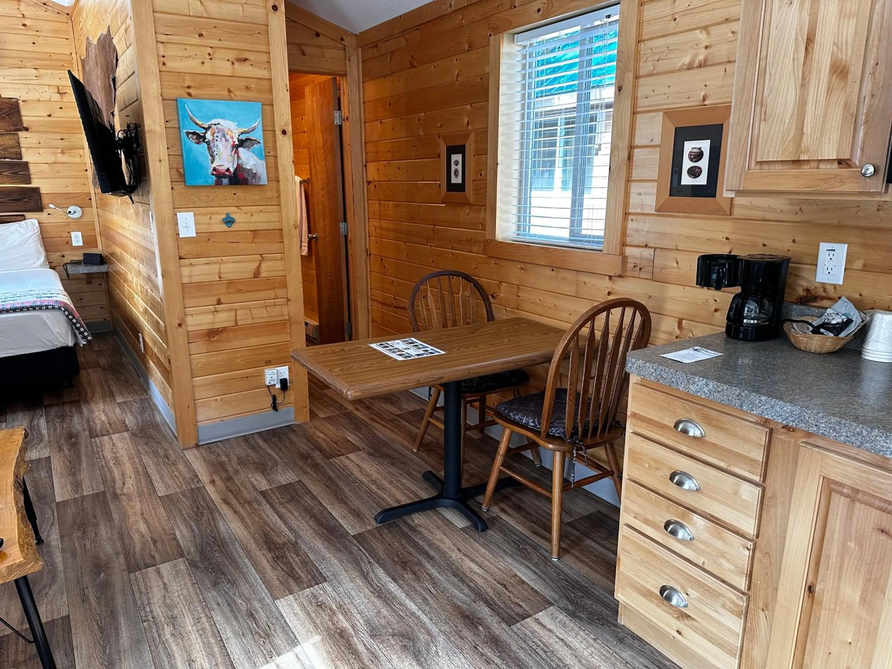 Living room in Packwood Lodge & Cabins