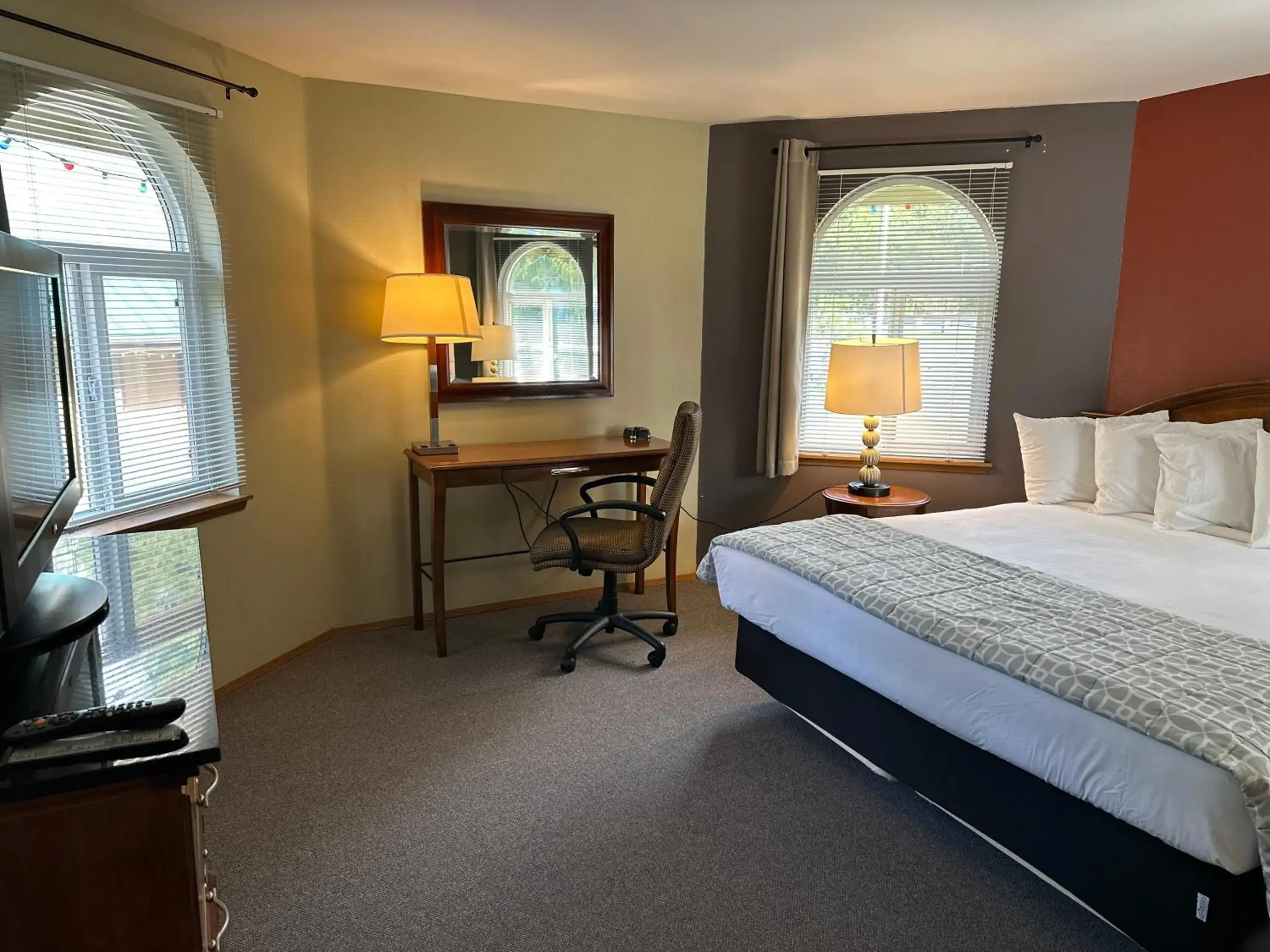 King Suite in Packwood Lodge & Cabins King Suite in Packwood Lodge & Cabins