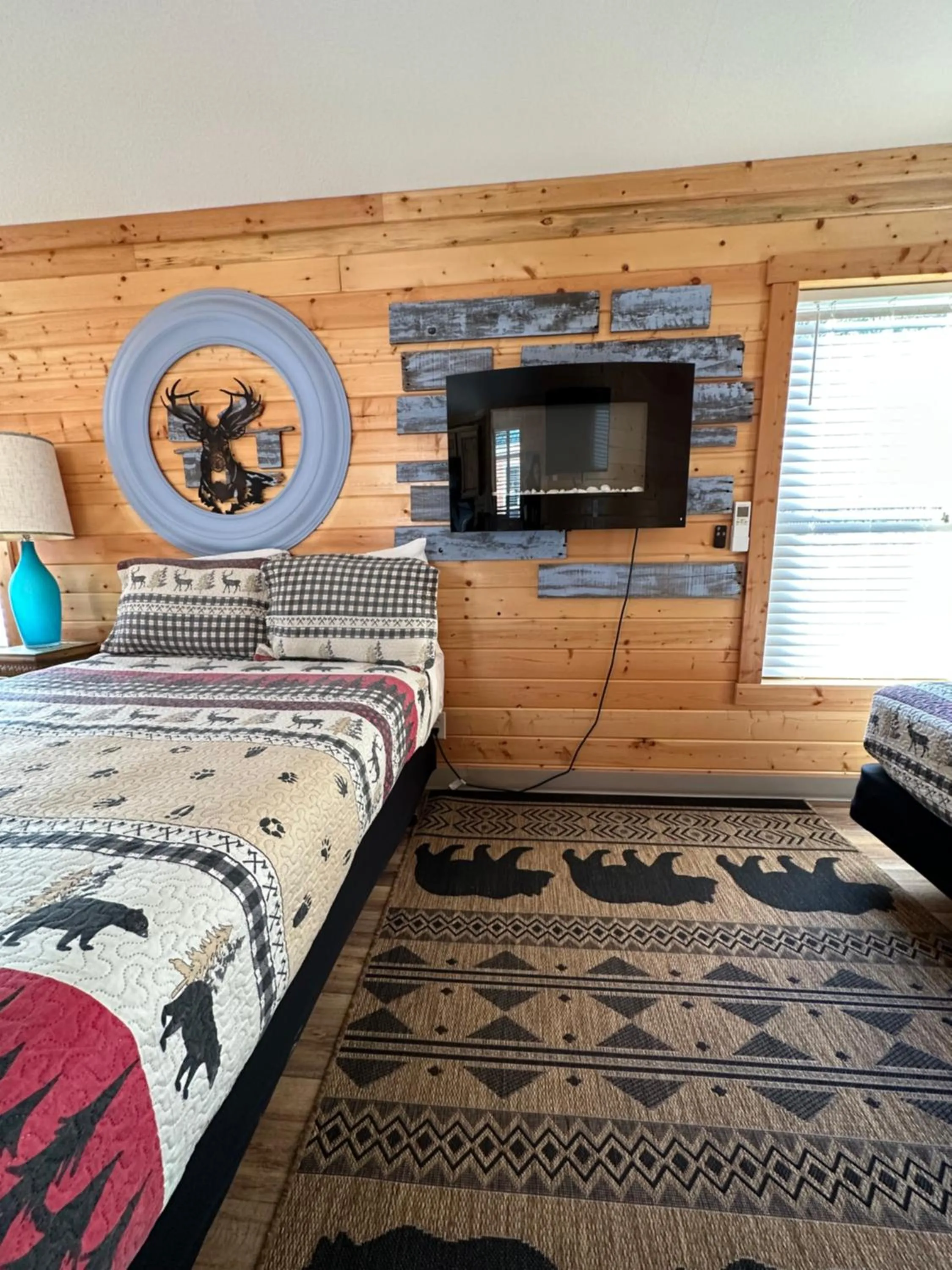 Bedroom, Bed in Packwood Lodge & Cabins