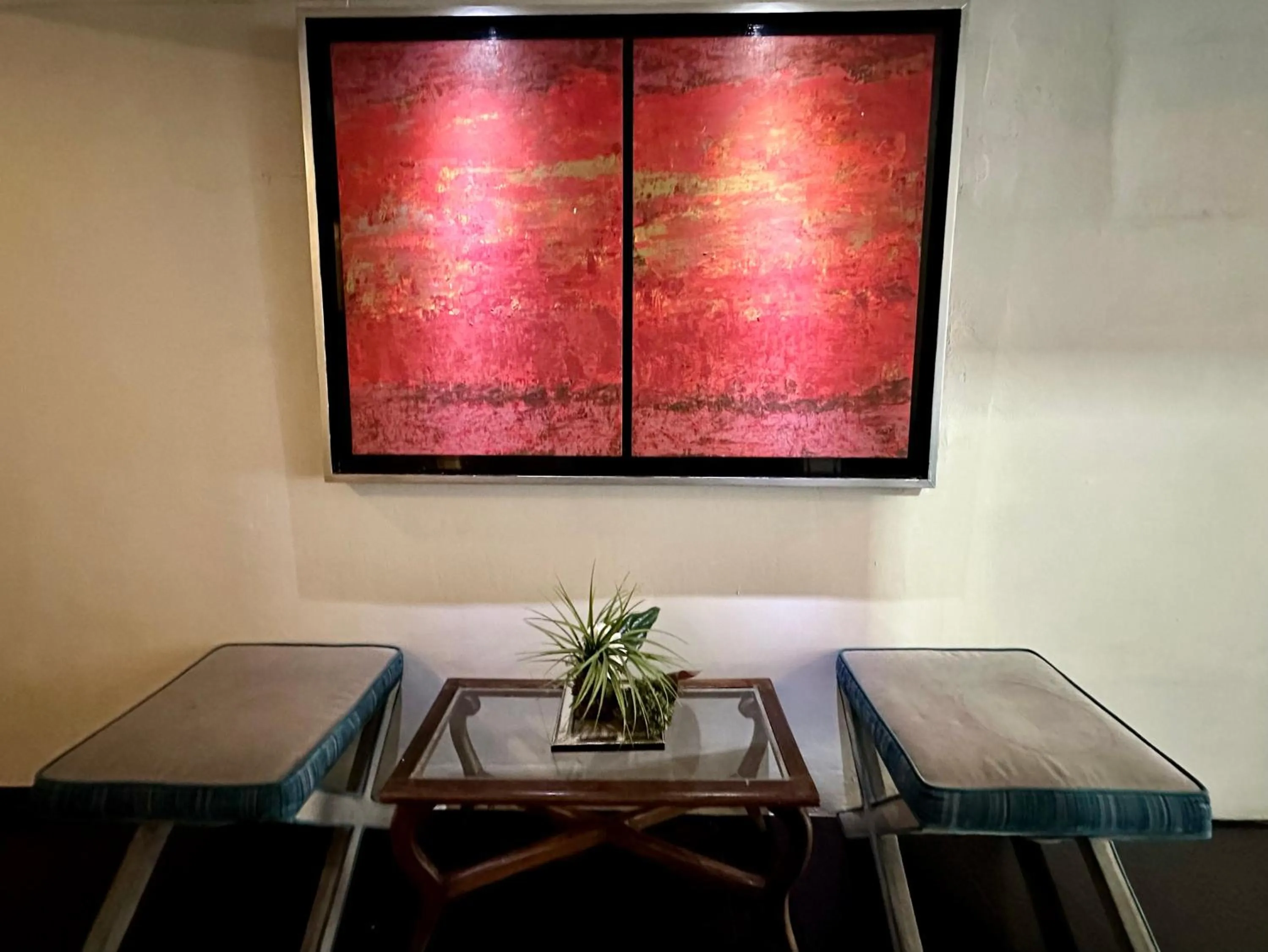 Seating area in Suites Lerma 205