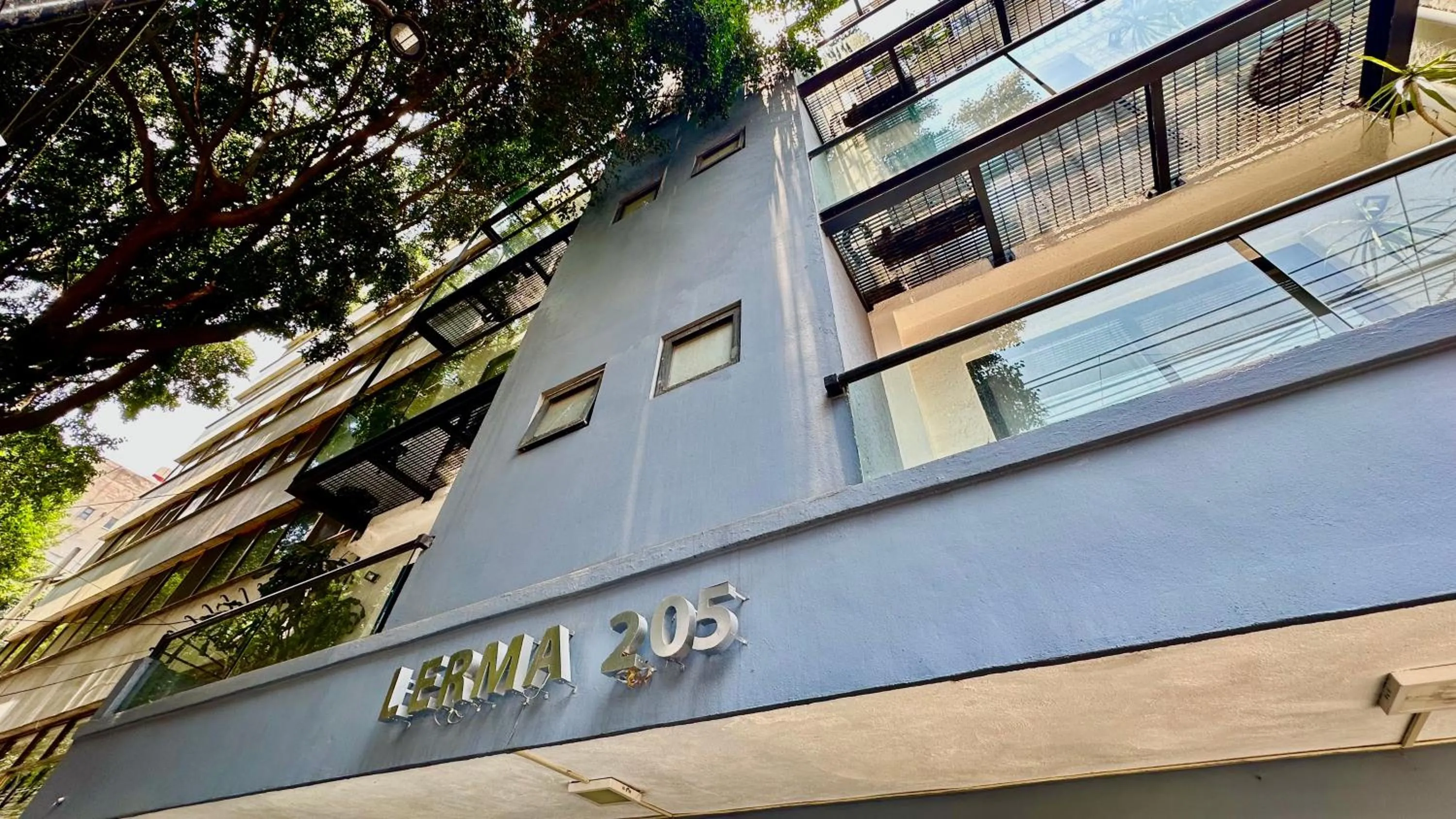 Property building in Suites Lerma 205