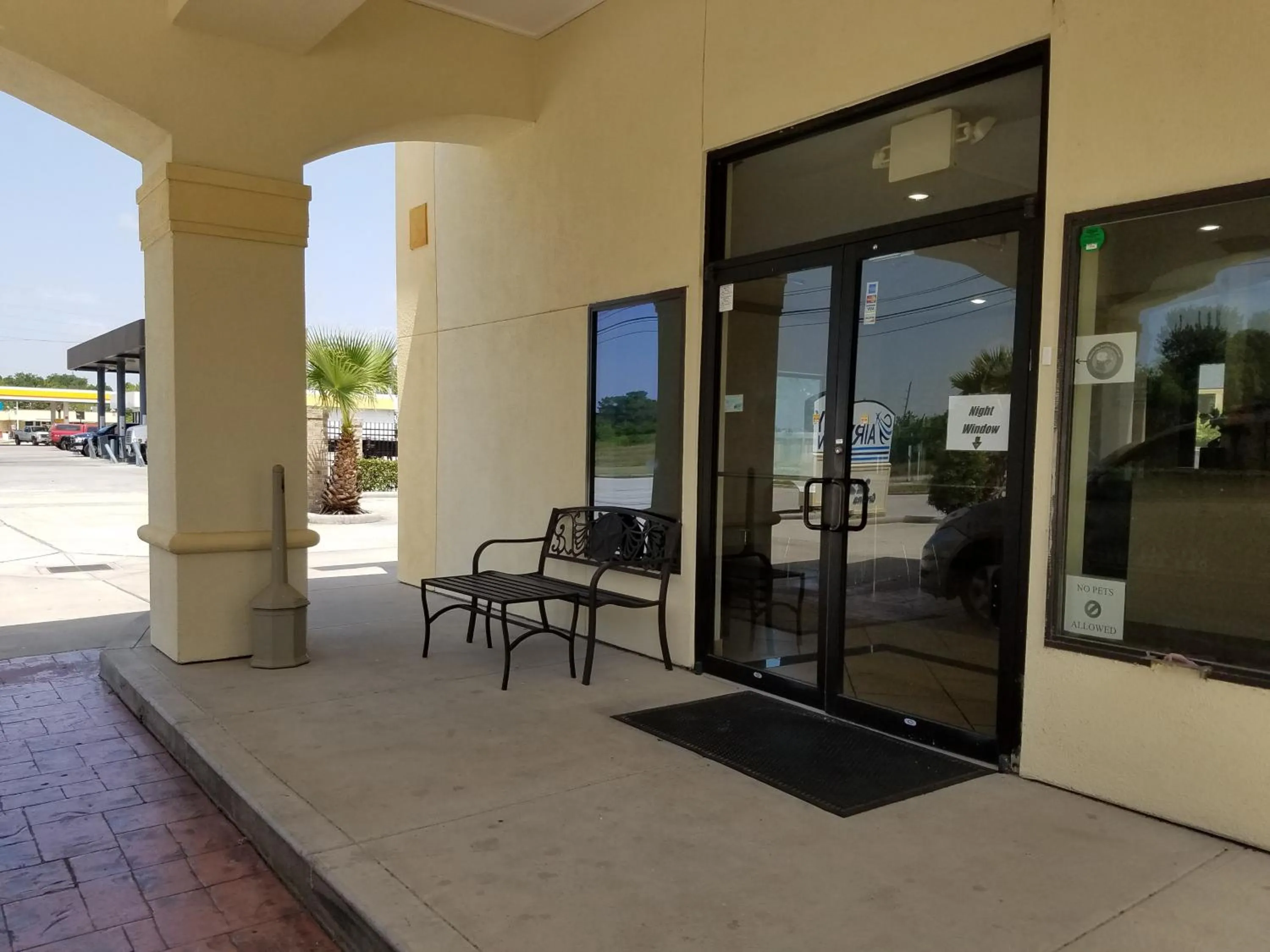 Shower in Airway Inn - IAH Airport