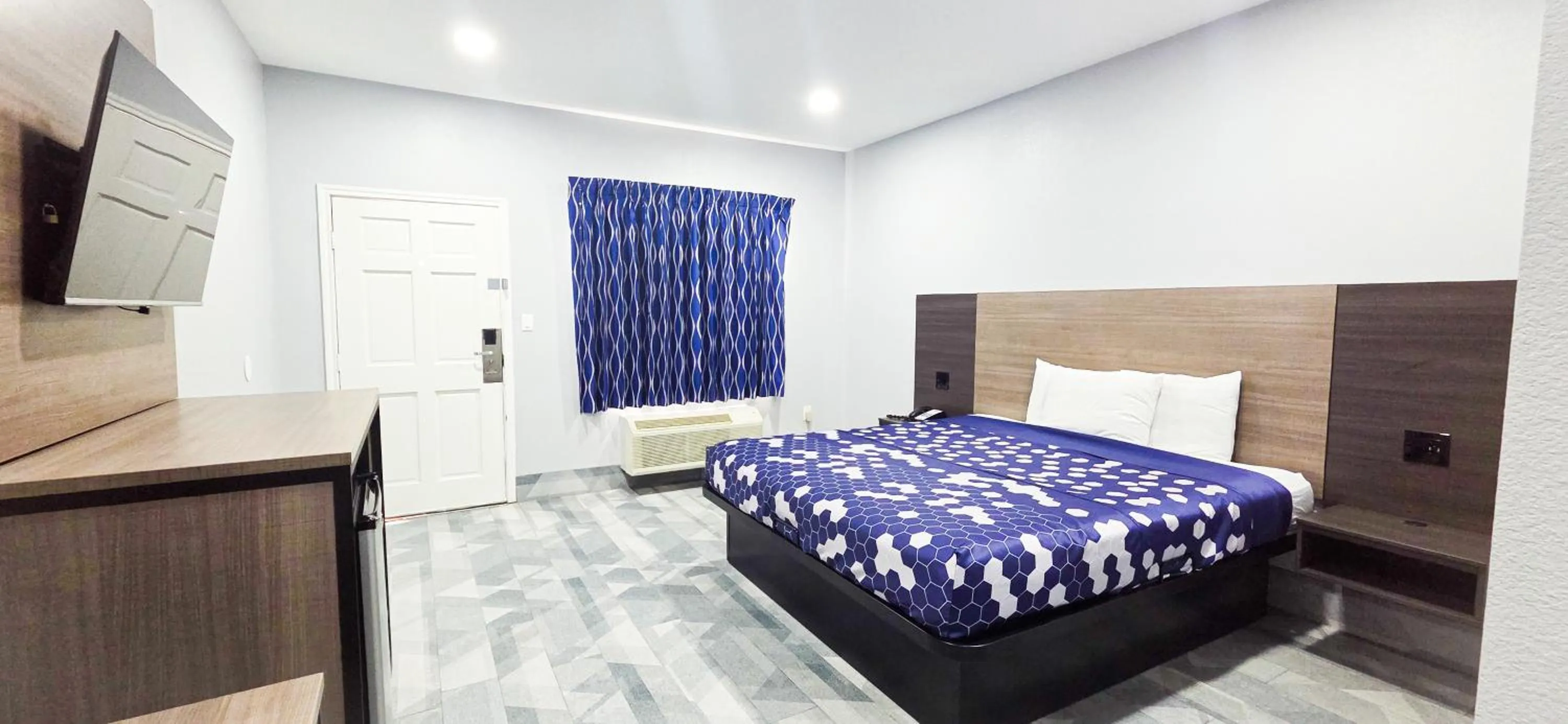 Bed in Airway Inn - IAH Airport