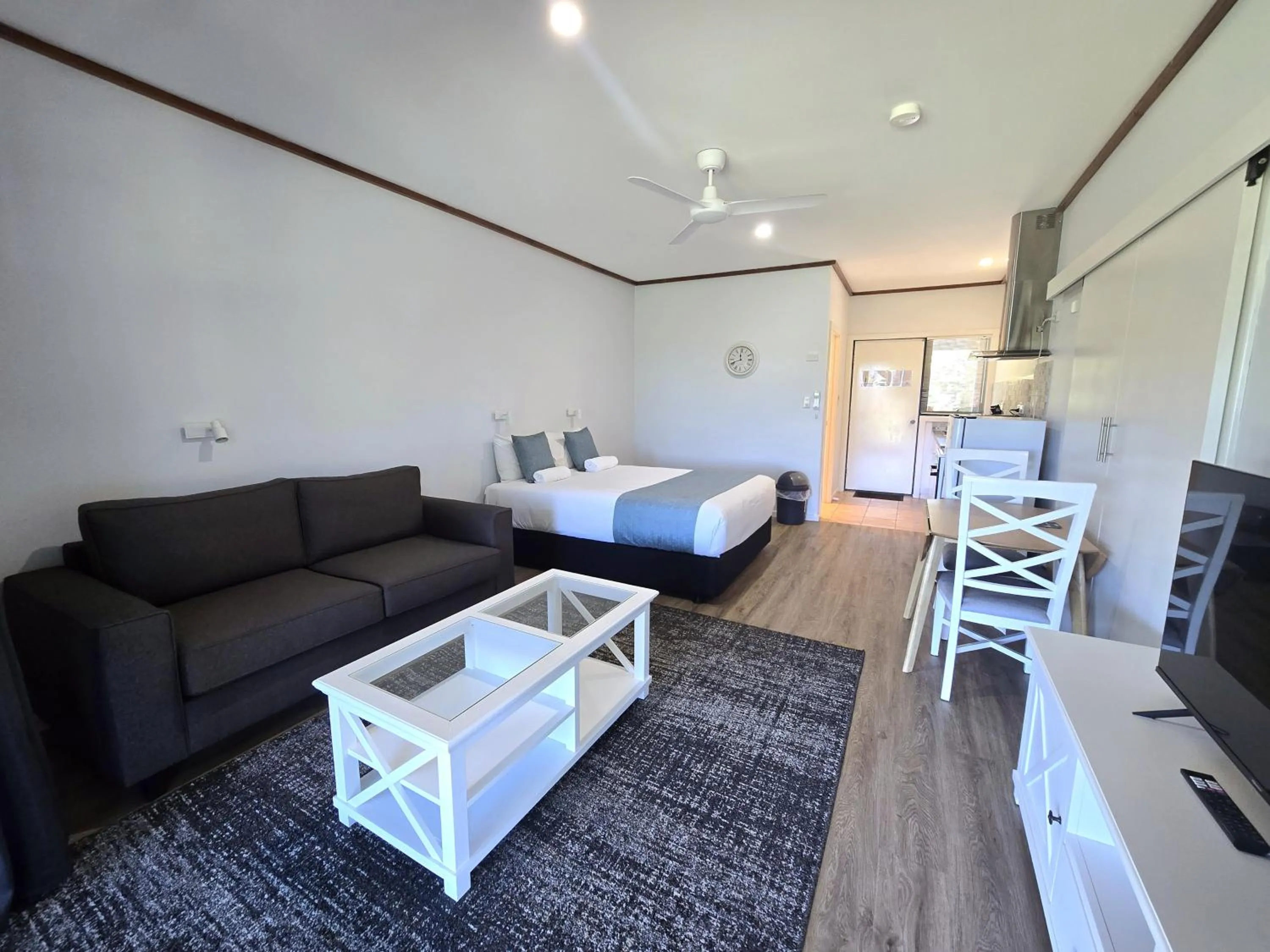 Living room, Bed in Denmark Scenic Tourist Park