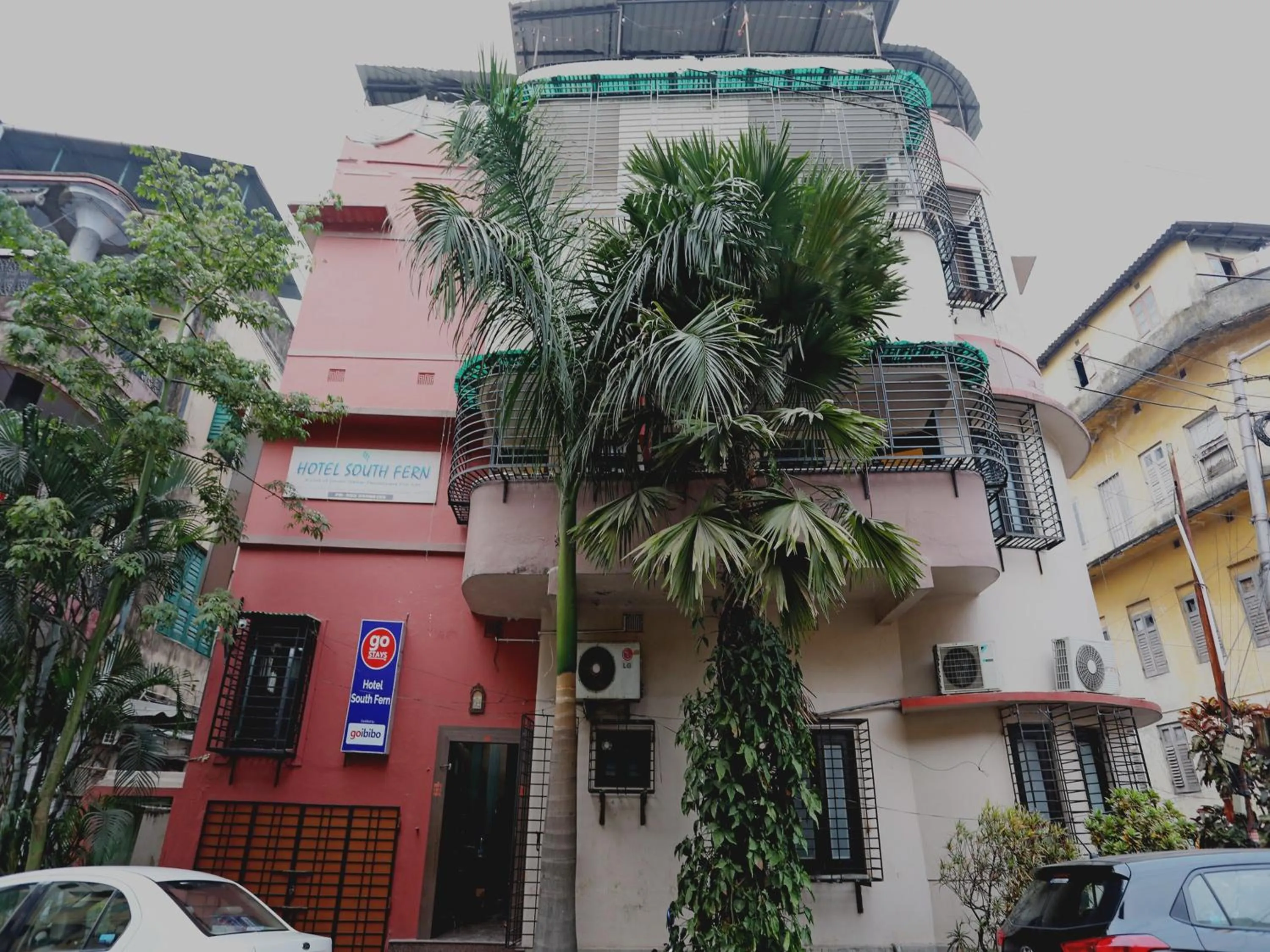 Facade/entrance in Hotel O South Fern