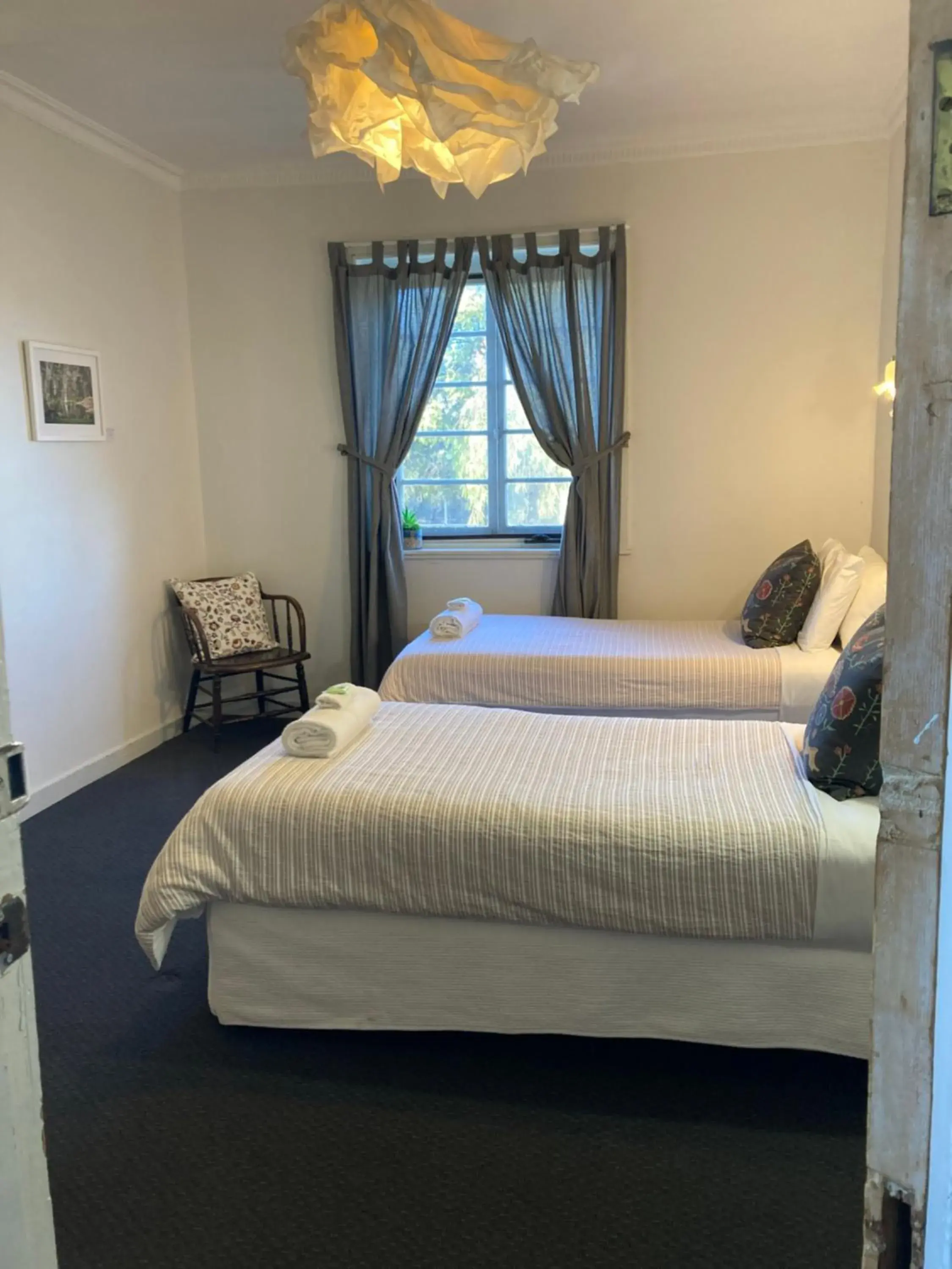 Standard Twin Room with Shared Bathroom in Caledonian Inn Standard Twin Room with Shared Bathroom in Caledonian Inn