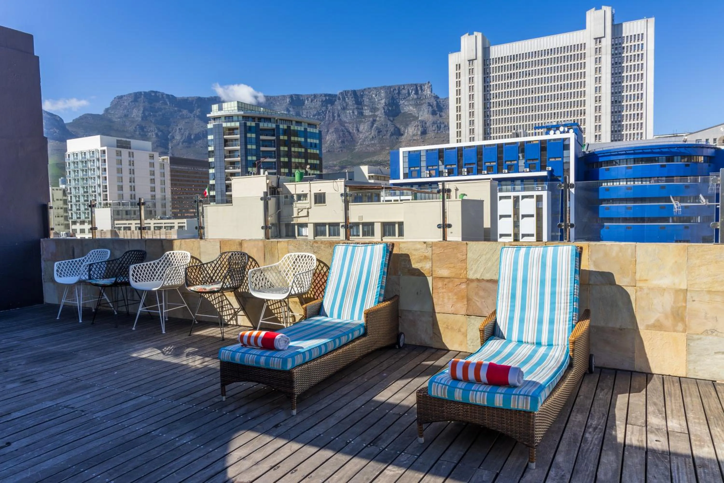Pool view in ONOMO Hotel Cape Town – Inn On The Square
