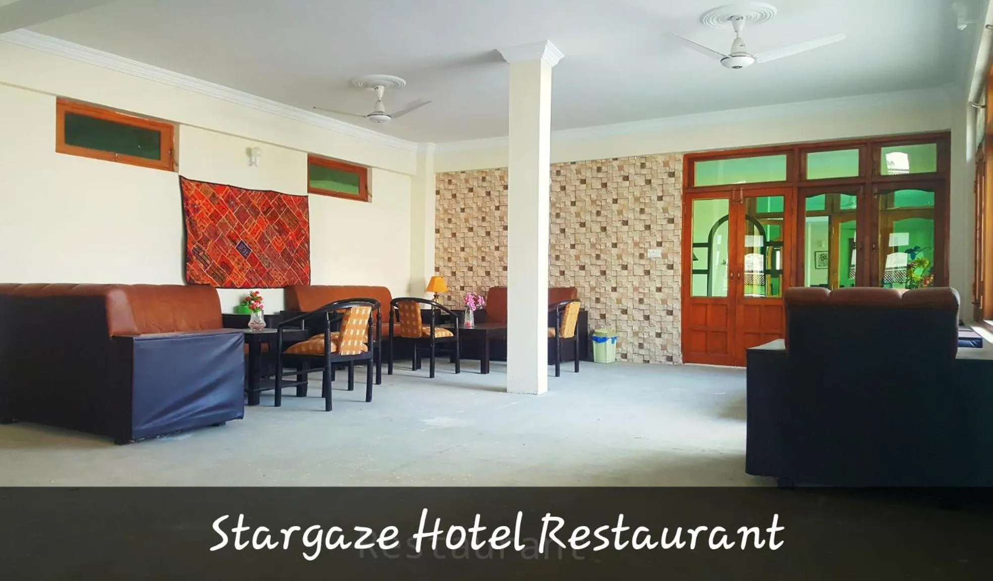 Restaurant/places to eat in Stargaze Hotel & Apartment